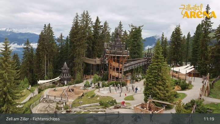 Archived image Webcam Spruce Tree Castle in Zell am Ziller