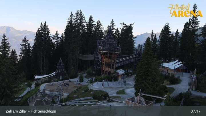 Archived image Webcam Spruce Tree Castle in Zell am Ziller