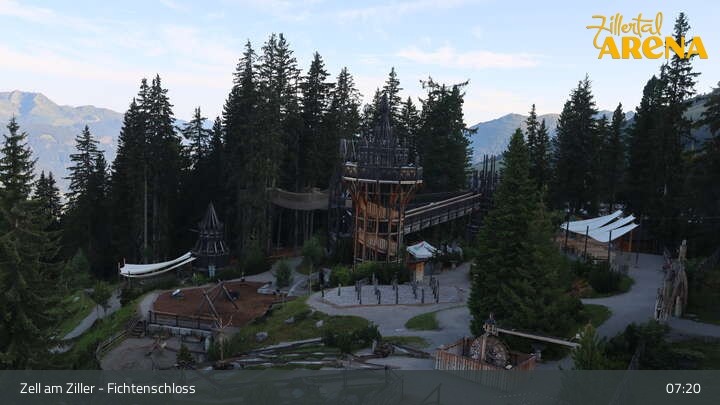Archived image Webcam Spruce Tree Castle in Zell am Ziller
