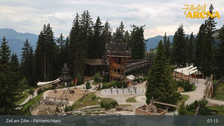 Archived image Webcam Spruce Tree Castle in Zell am Ziller