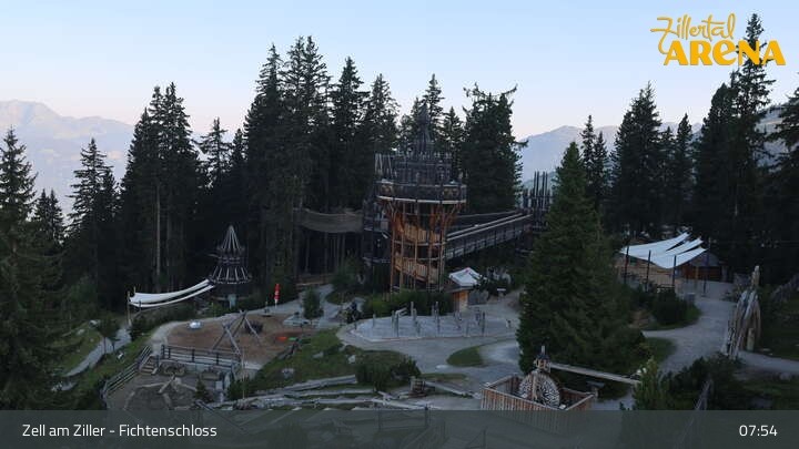 Archived image Webcam Spruce Tree Castle in Zell am Ziller