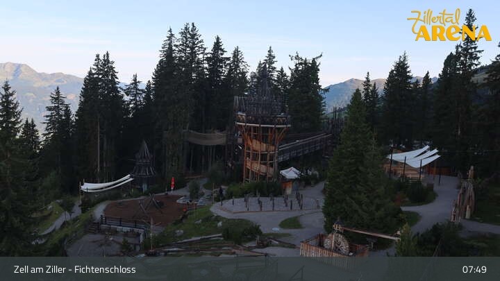 Archived image Webcam Spruce Tree Castle in Zell am Ziller