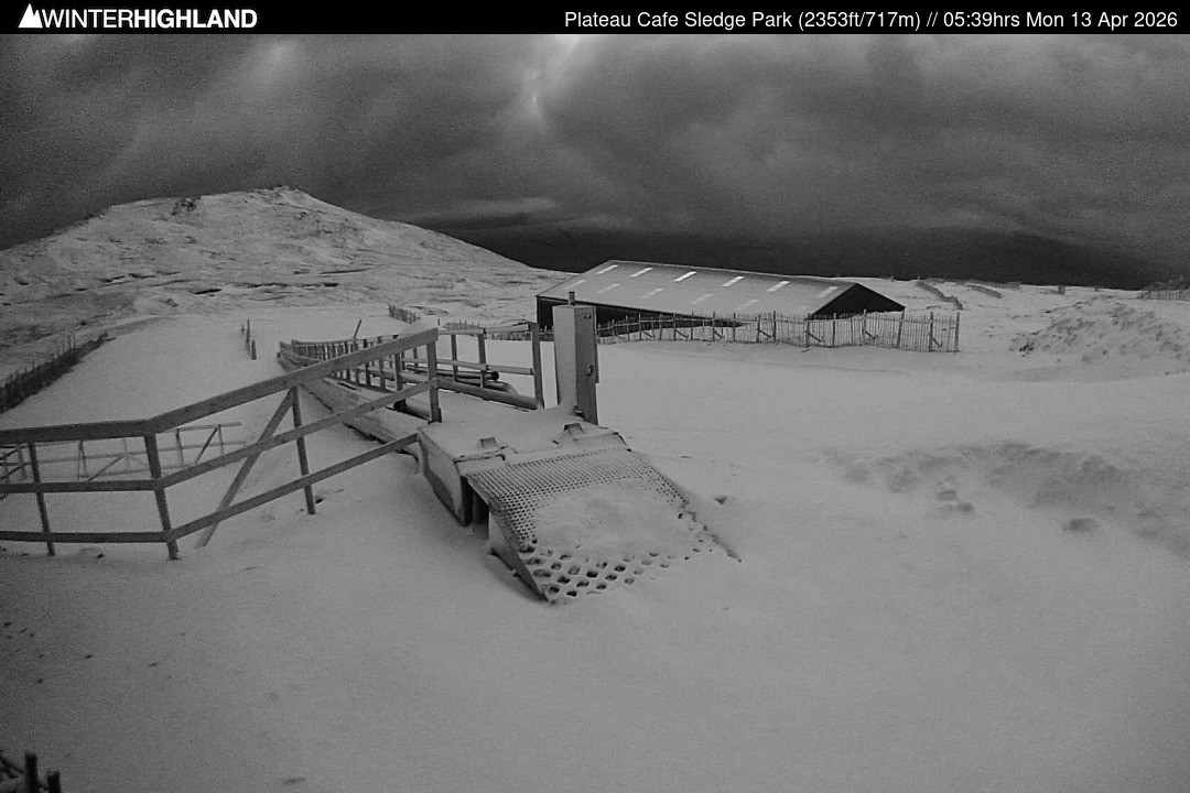 Archived image Webcam Glencoe Mountain (Scotland) - Plateau Cafe