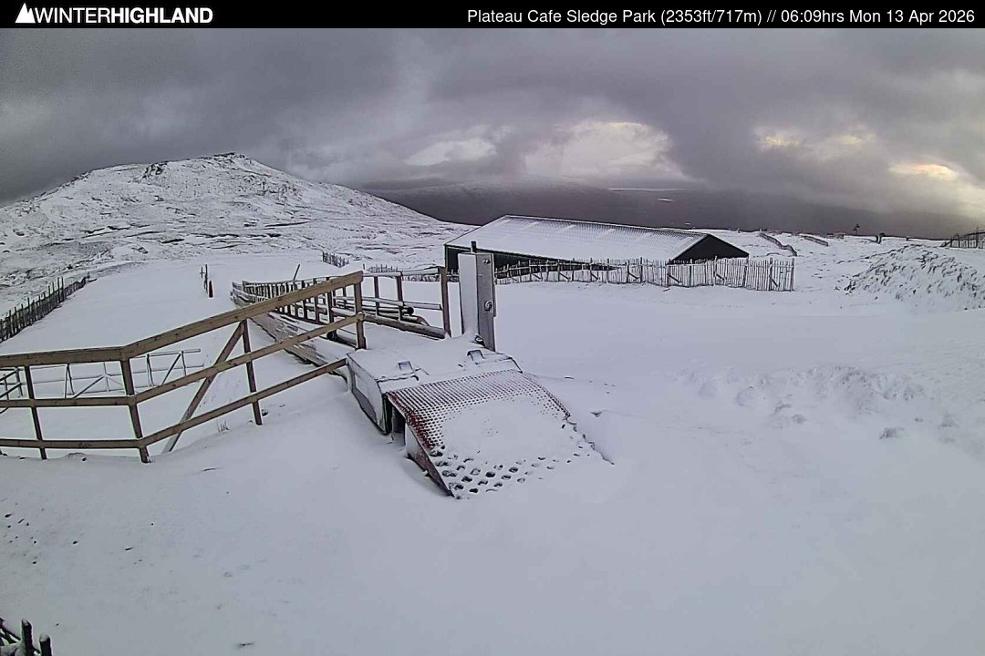 Archived image Webcam Glencoe Mountain (Scotland) - Plateau Cafe