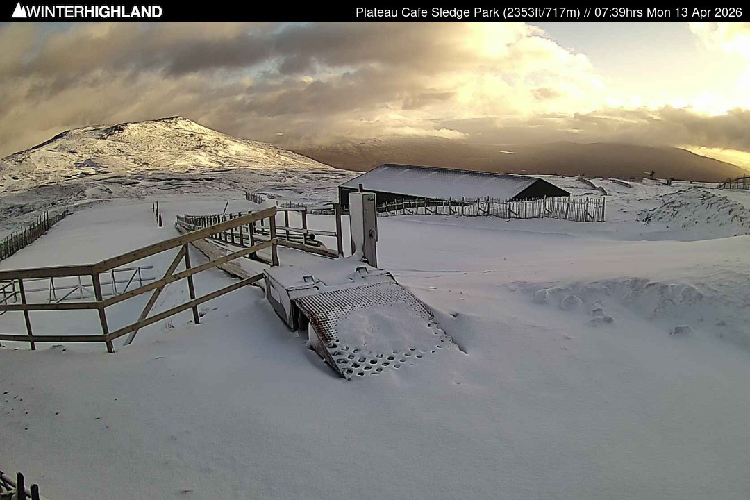 Archived image Webcam Glencoe Mountain (Scotland) - Plateau Cafe
