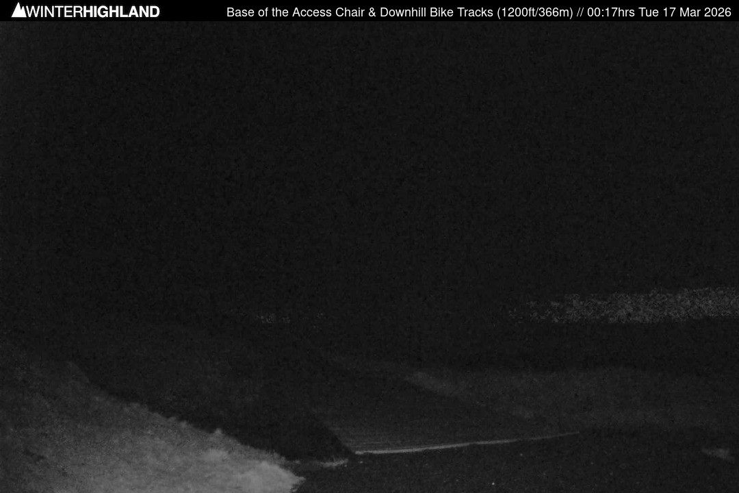 Archived image Webcam Glencoe Mountain - Base Cafe