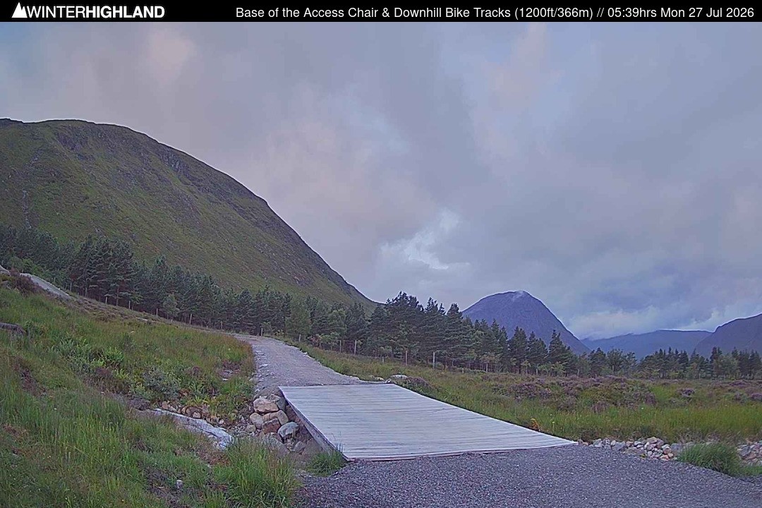 Archived image Webcam Glencoe Mountain - Base Cafe
