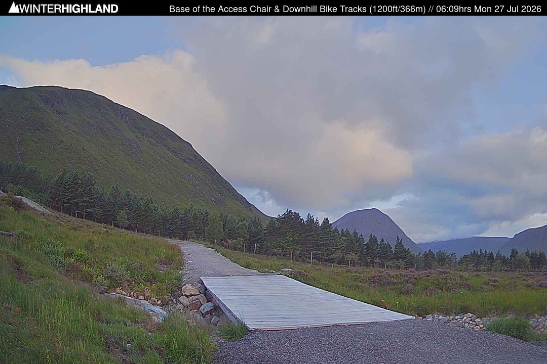Archived image Webcam Glencoe Mountain - Base Cafe