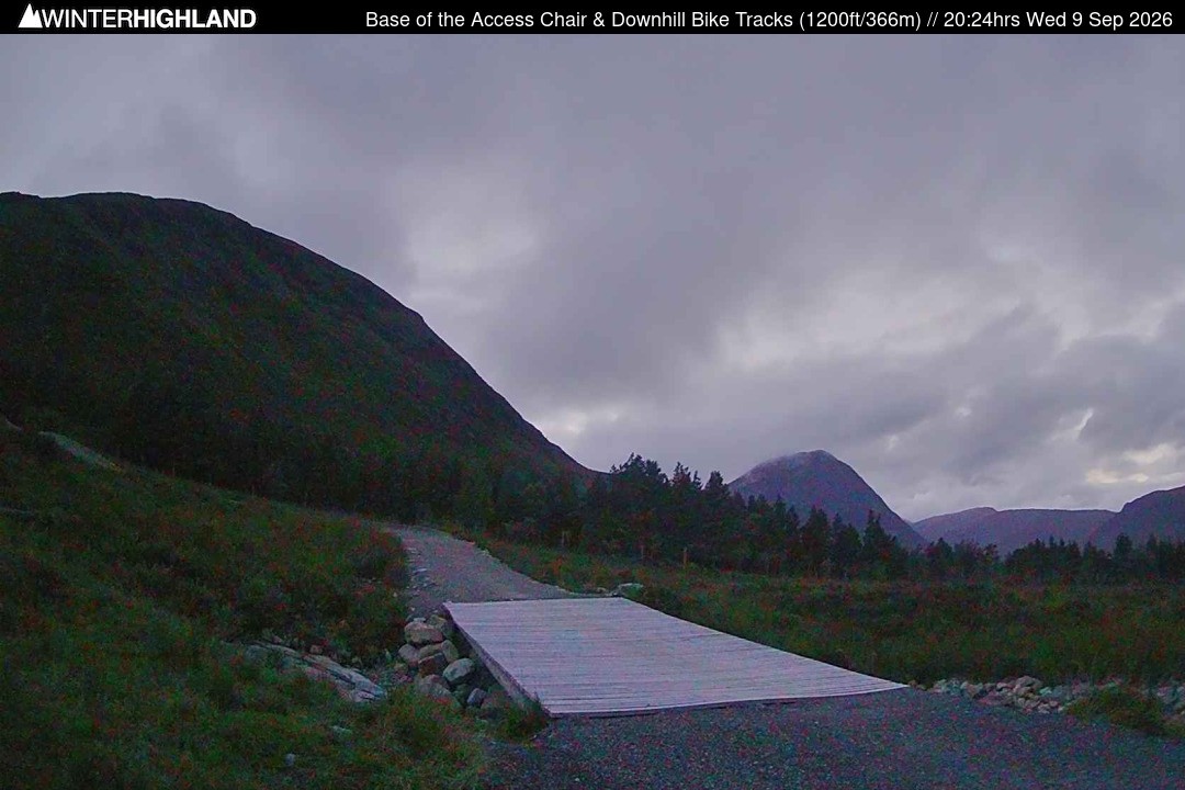 Archived image Webcam Glencoe Mountain - Base Cafe