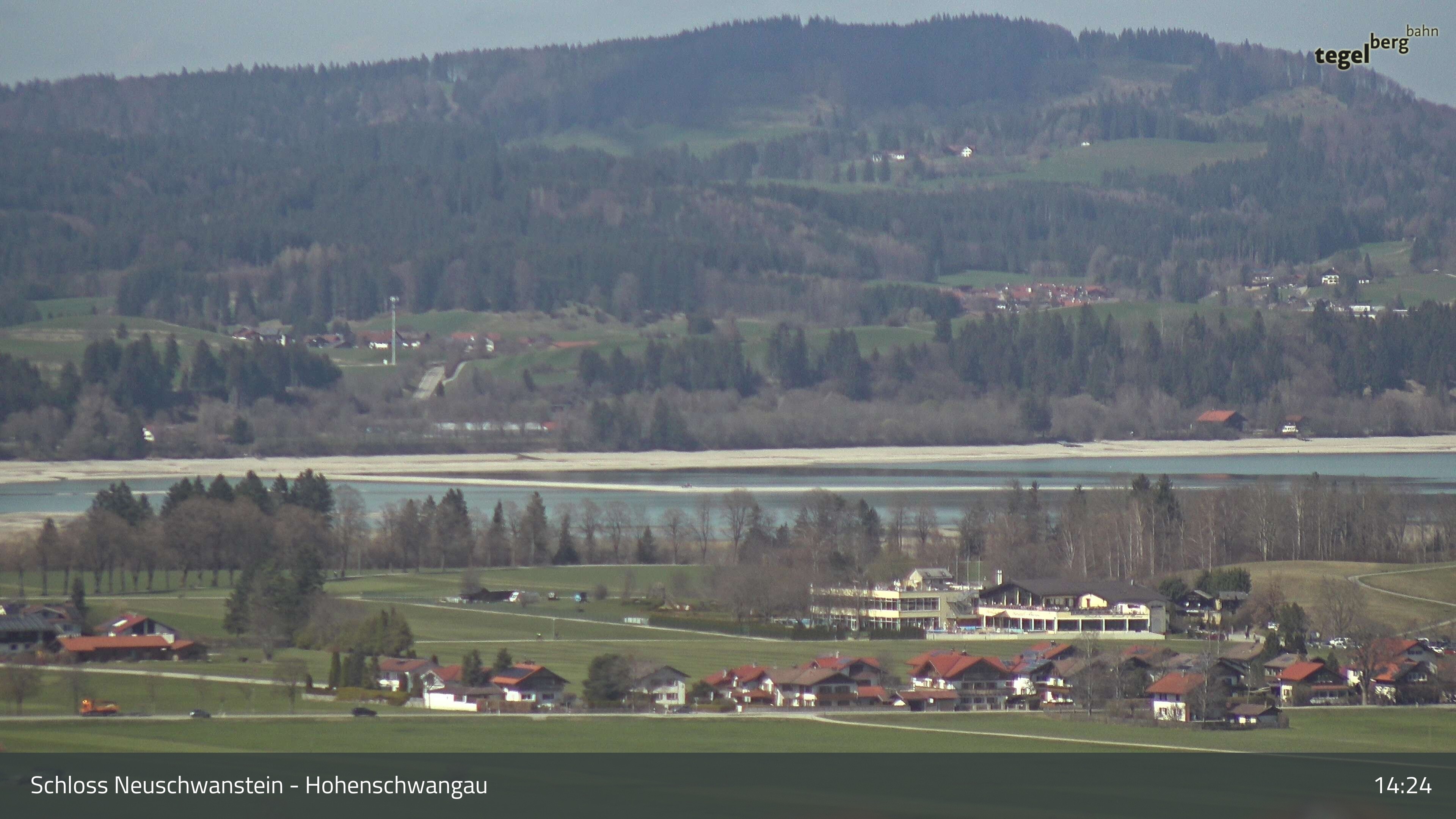 Archived image Webcam Lake Forggen, south bank and village Schwangau