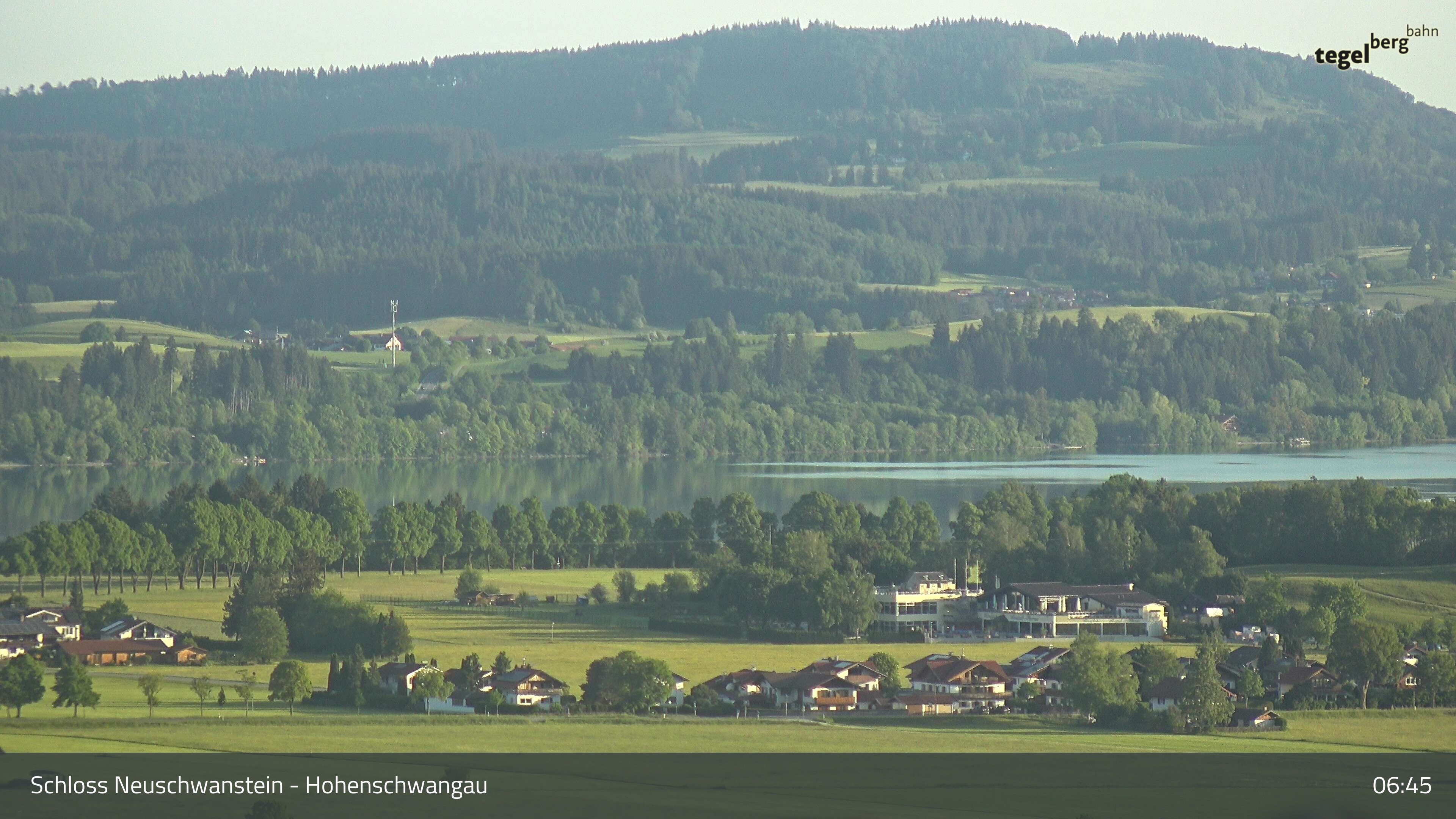Archived image Webcam Lake Forggen, south bank and village Schwangau