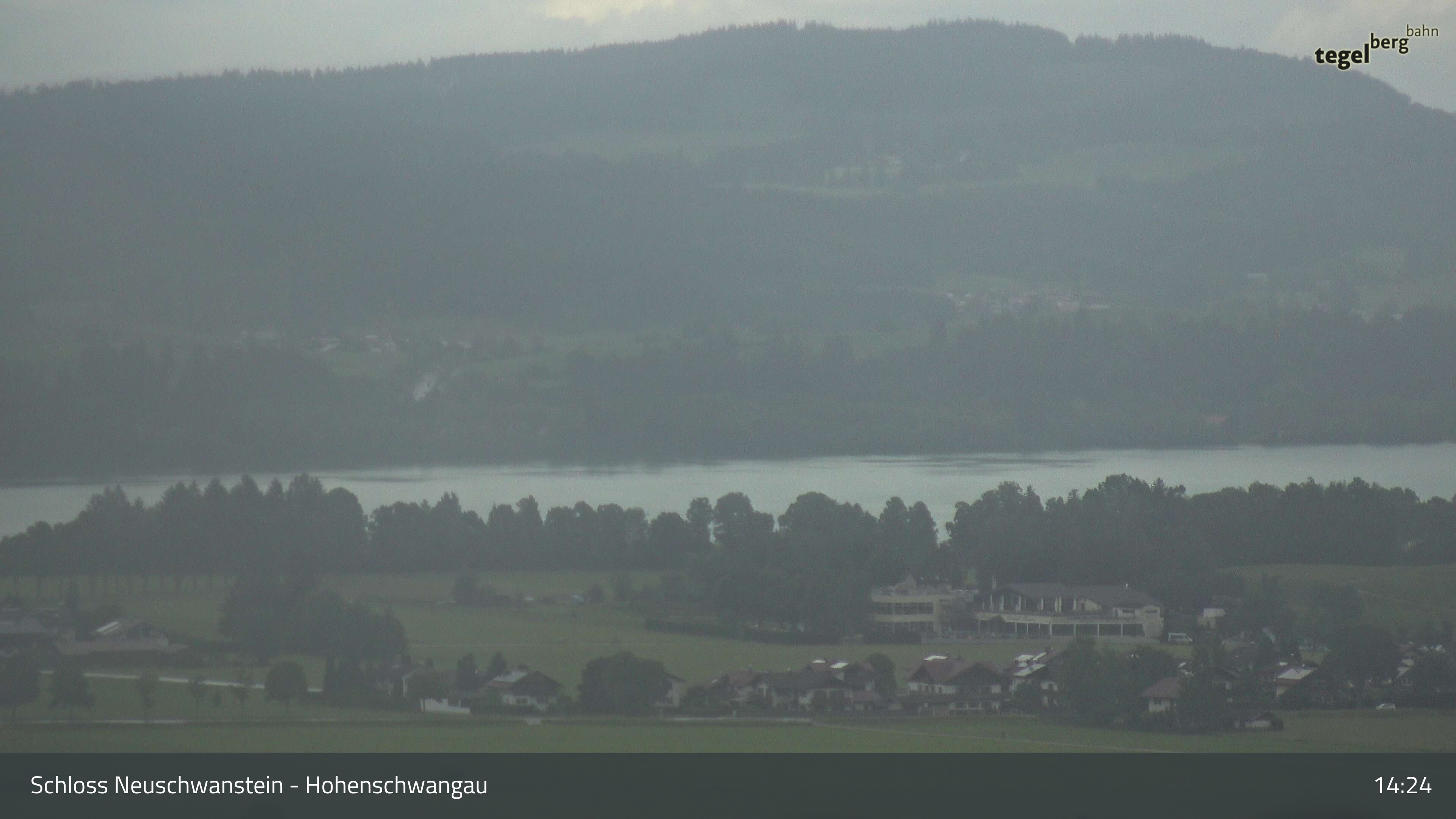 Archived image Webcam Lake Forggen, south bank and village Schwangau