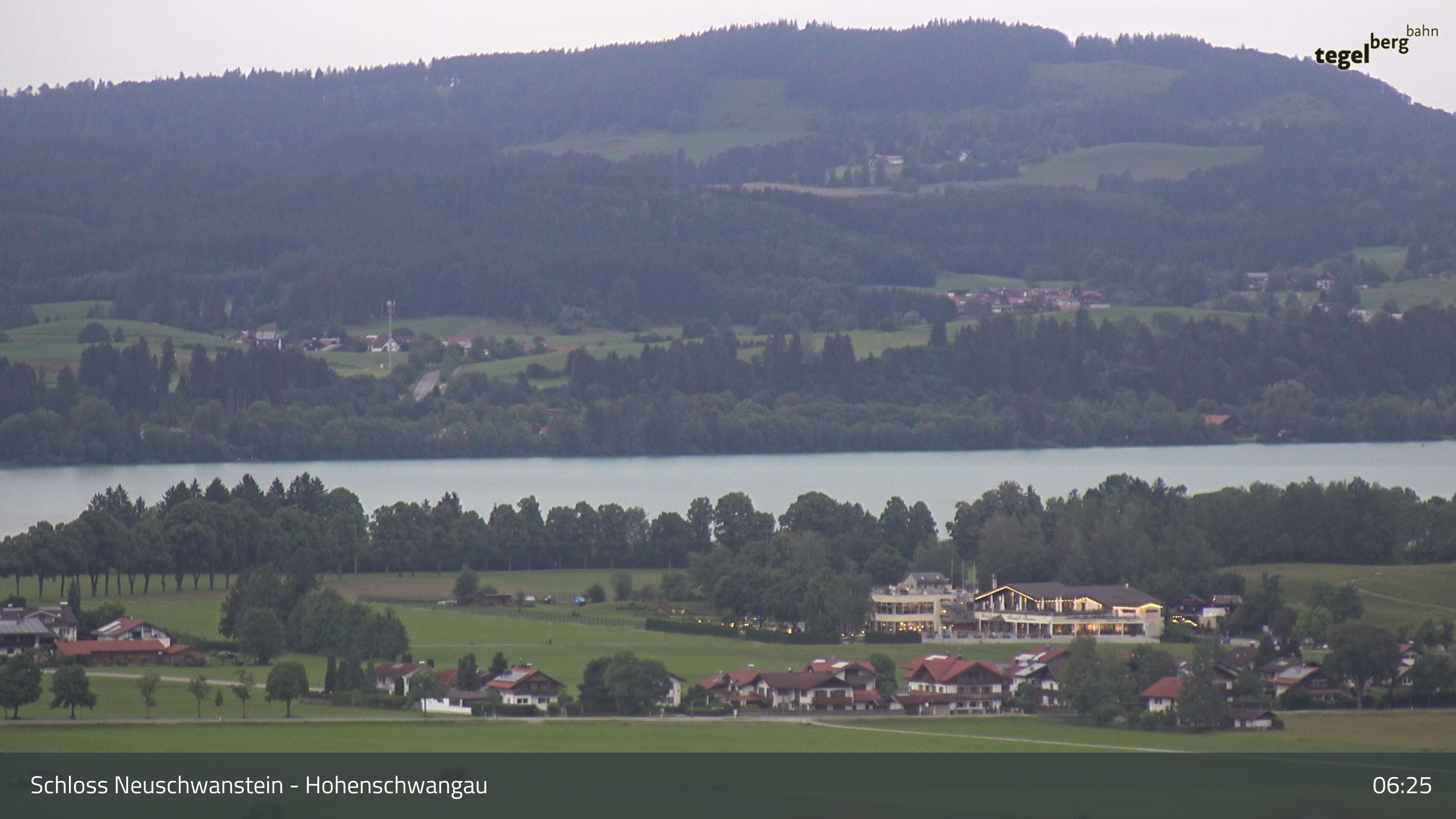 Archived image Webcam Lake Forggen, south bank and village Schwangau