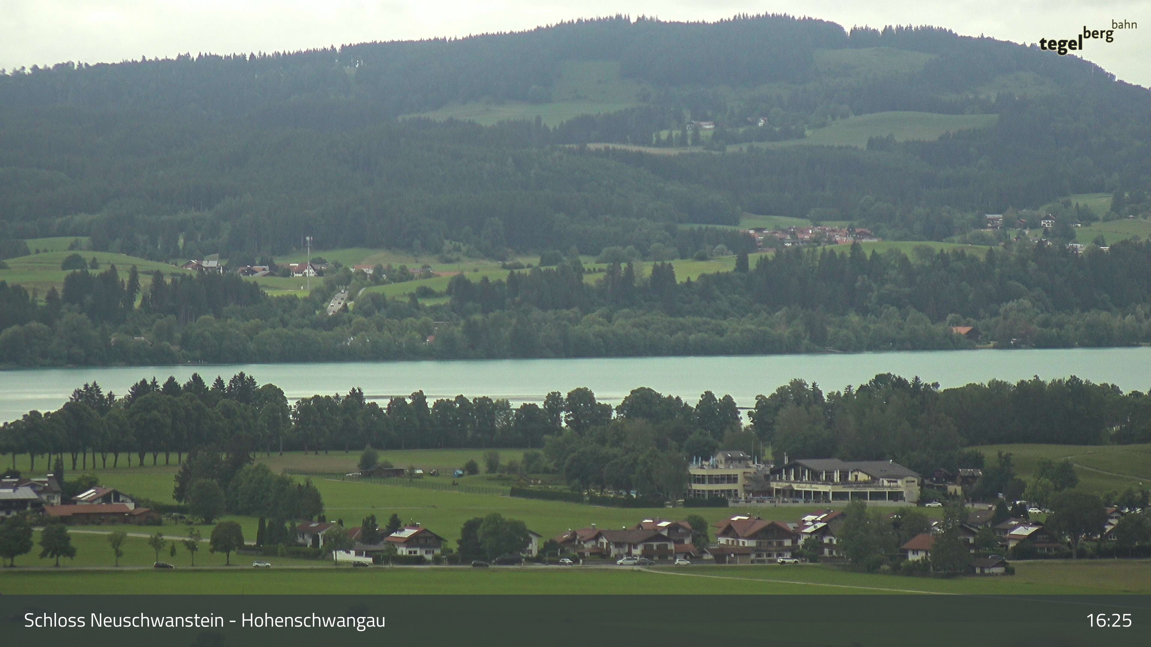 Archived image Webcam Lake Forggen, south bank and village Schwangau