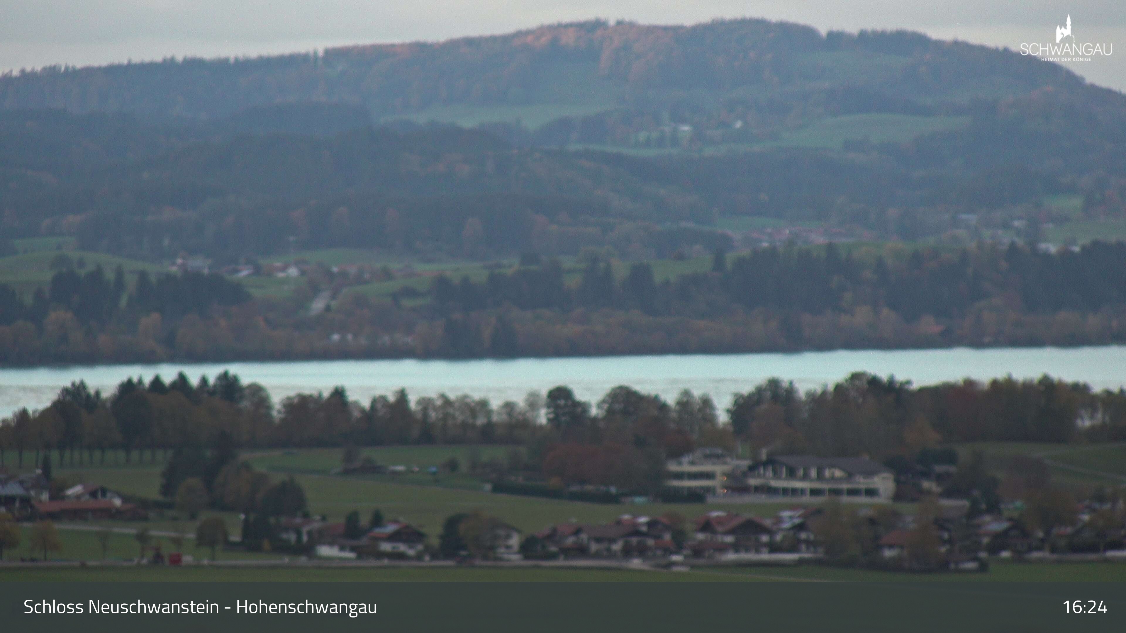 Archived image Webcam Lake Forggen, south bank and village Schwangau