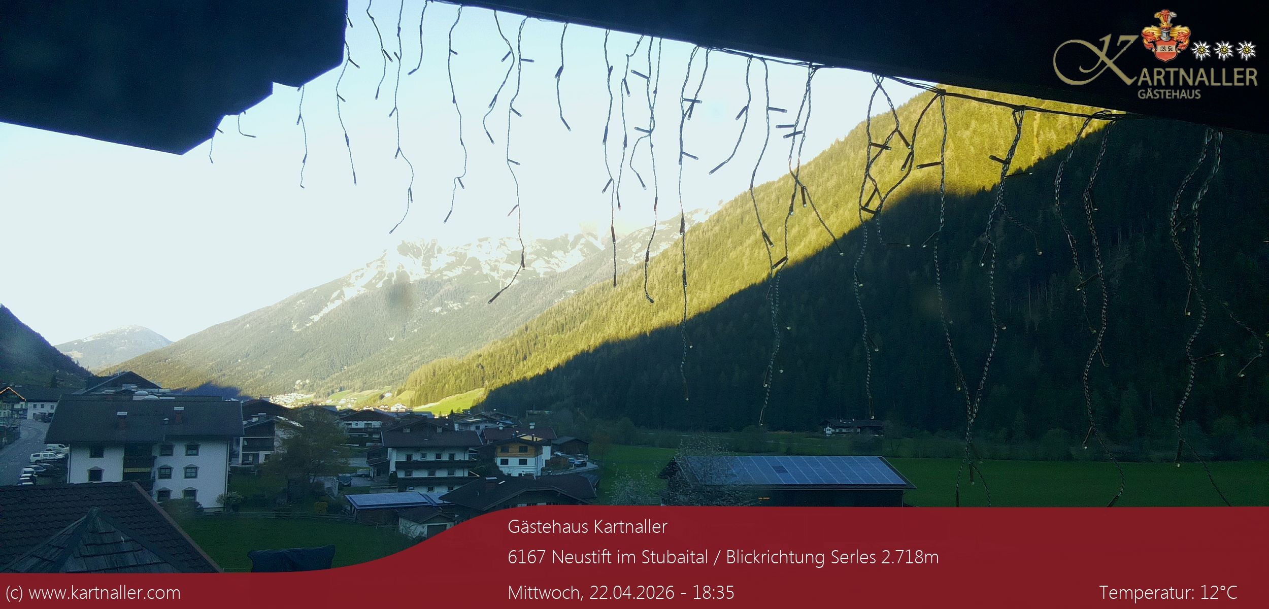 Archiv Foto Webcam Blick Neustift und Serles / Stubaital