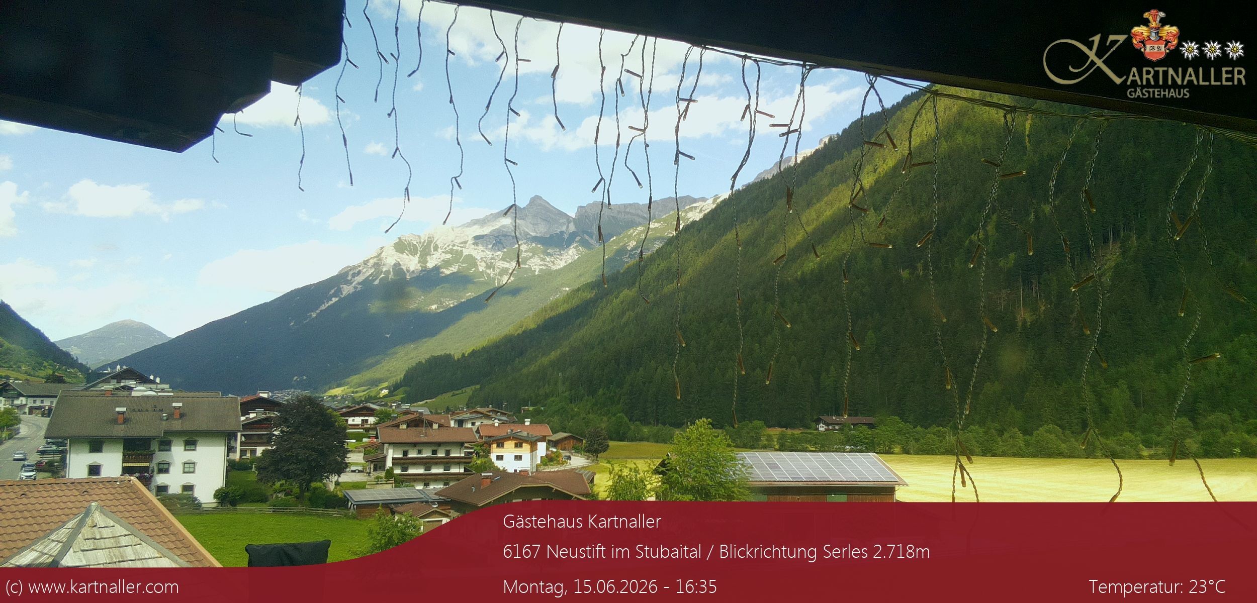 Archiv Foto Webcam Blick Neustift und Serles / Stubaital