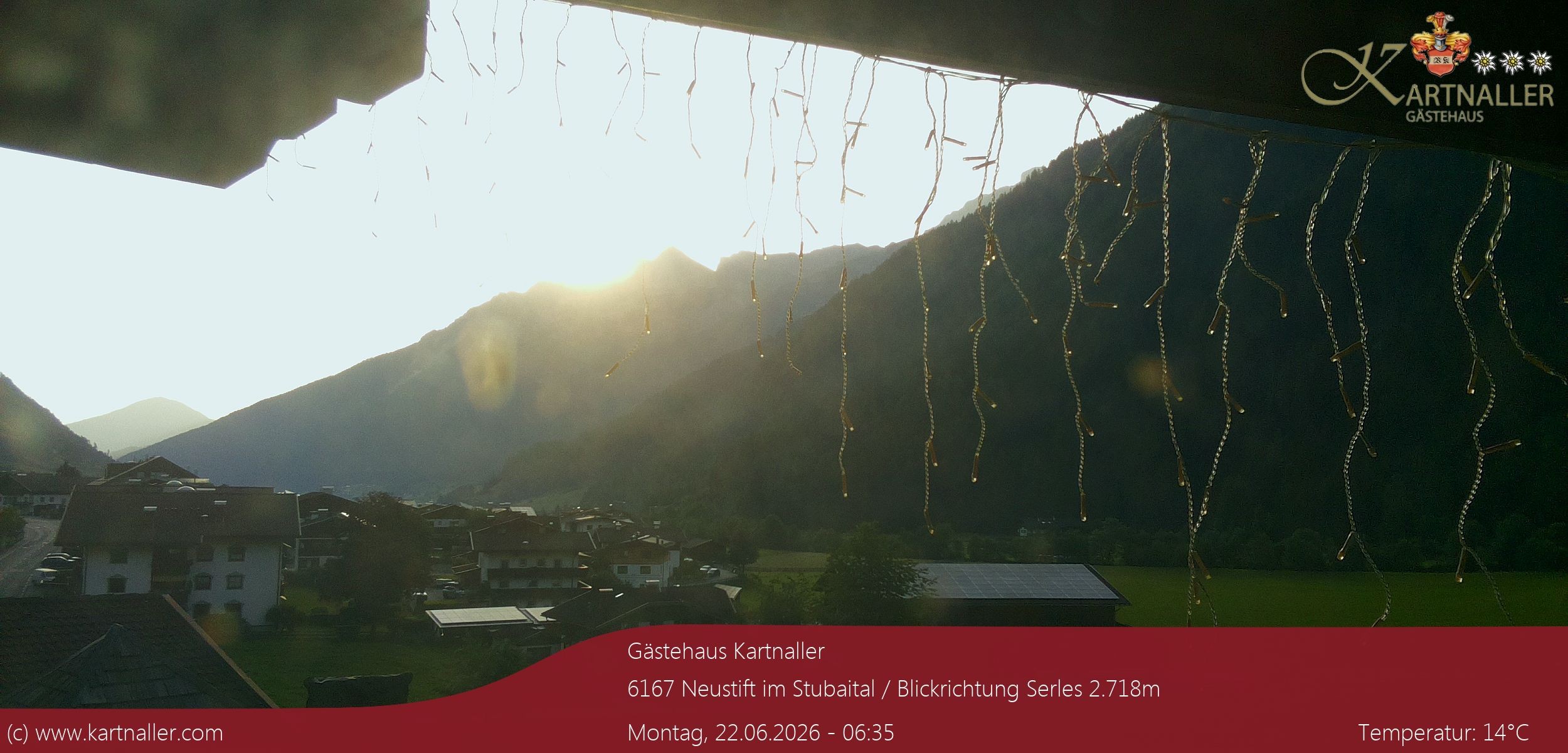 Archiv Foto Webcam Blick Neustift und Serles / Stubaital