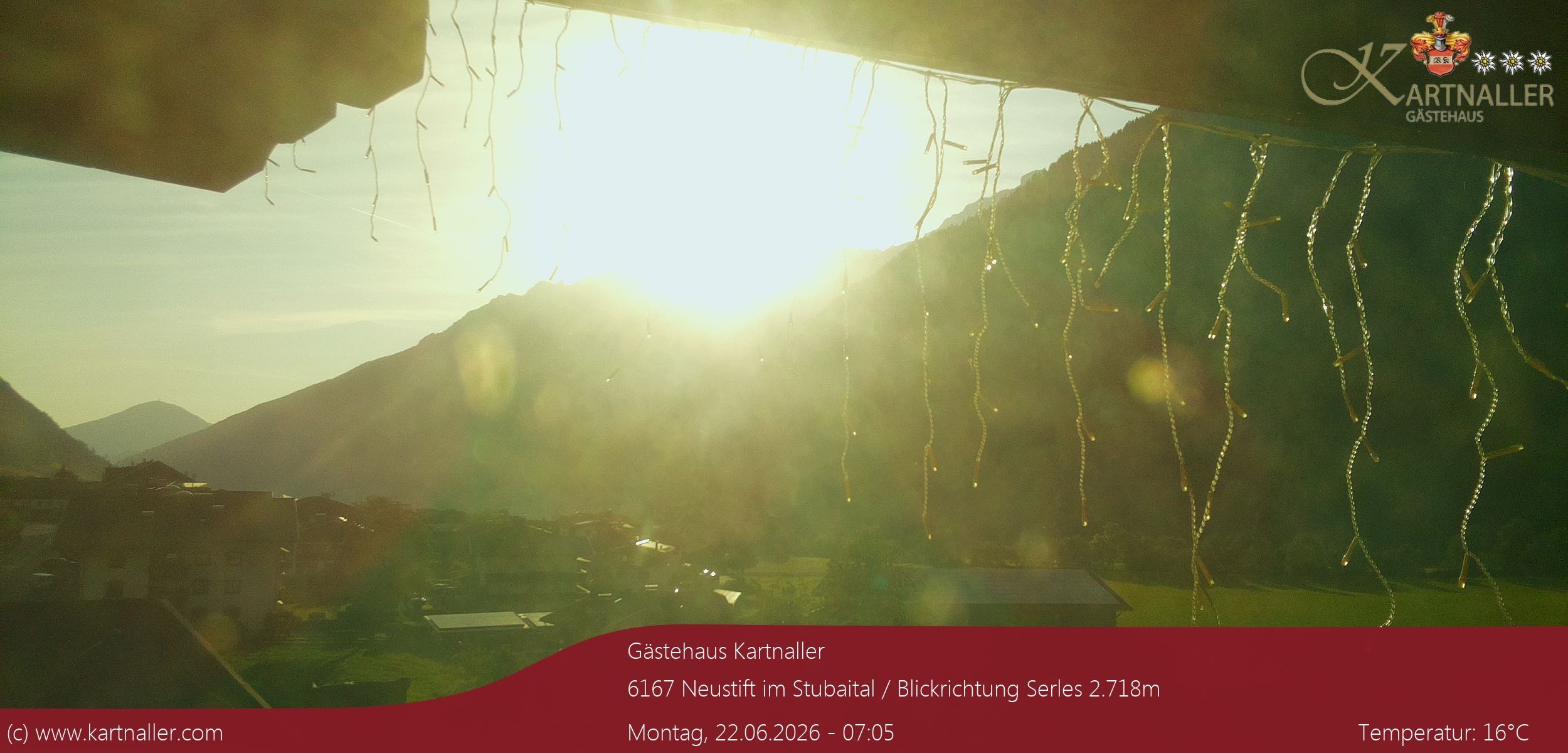 Archiv Foto Webcam Blick Neustift und Serles / Stubaital
