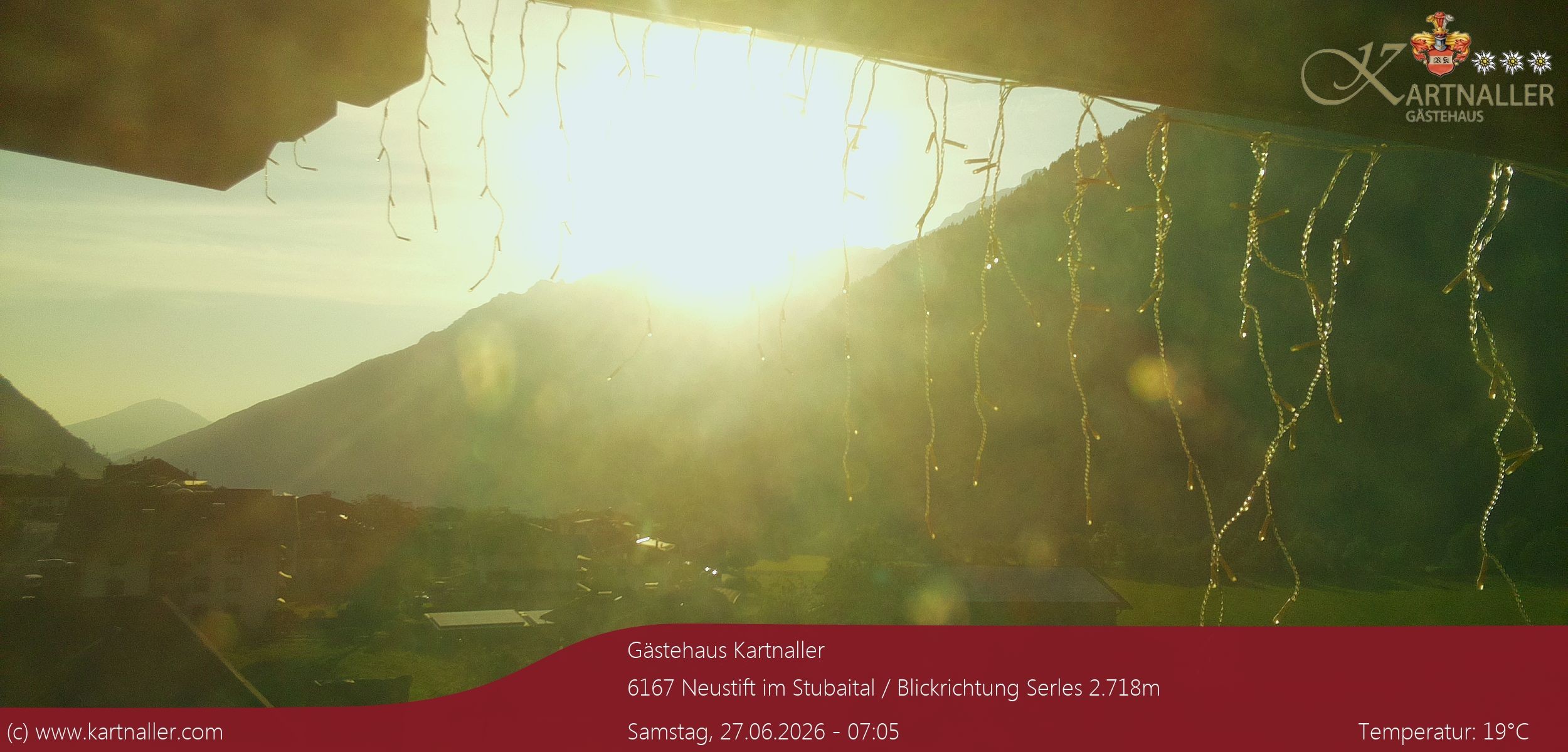Archiv Foto Webcam Blick Neustift und Serles / Stubaital