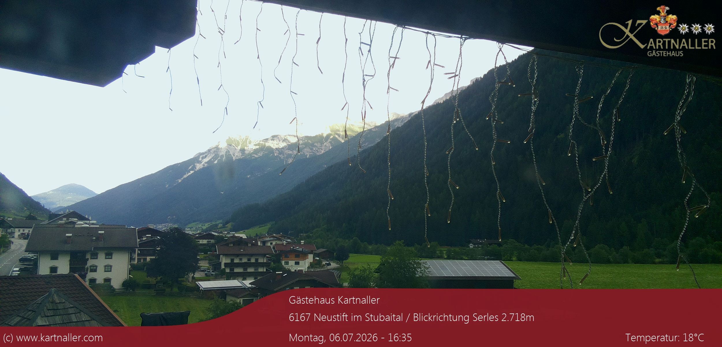 Archiv Foto Webcam Blick Neustift und Serles / Stubaital