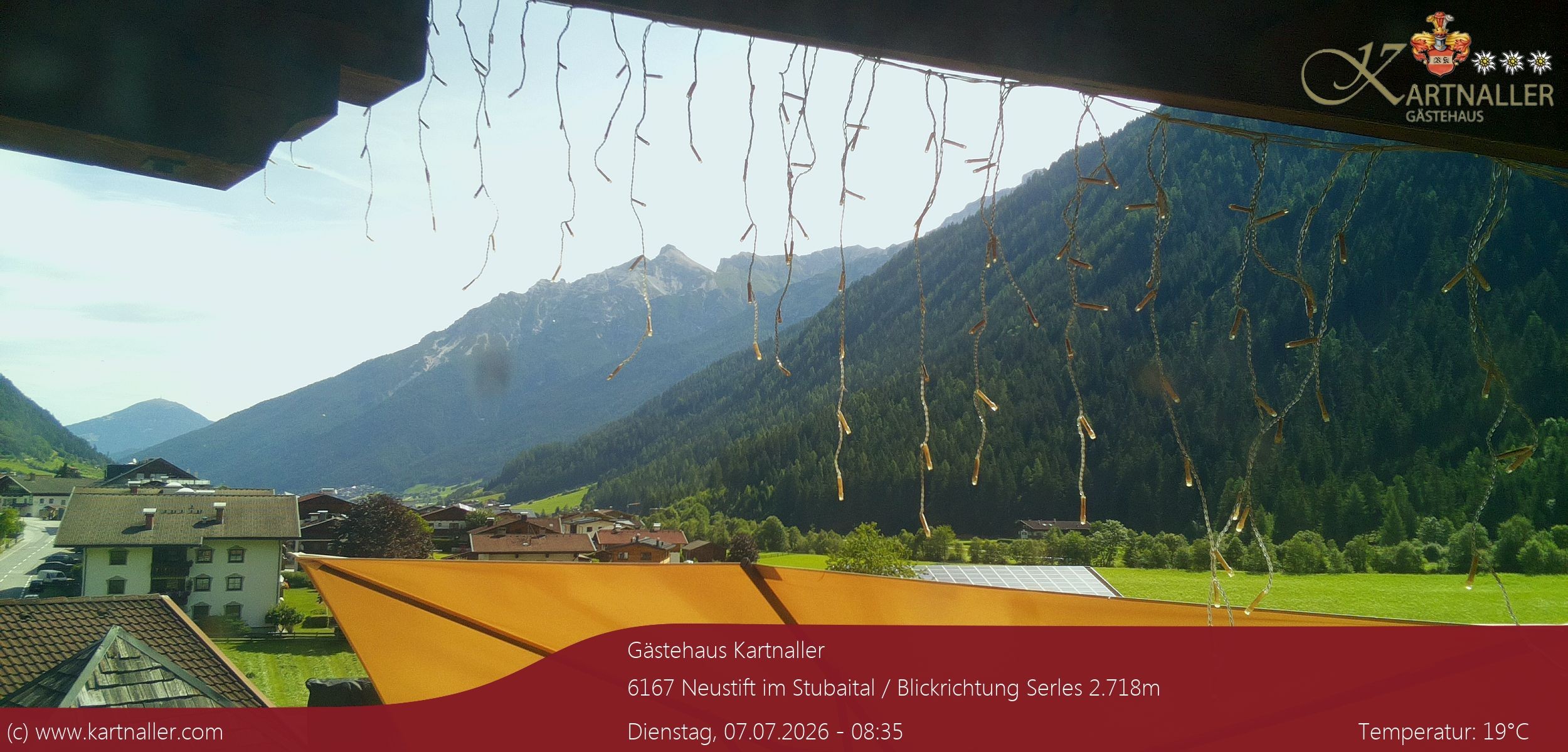 Archiv Foto Webcam Blick Neustift und Serles / Stubaital