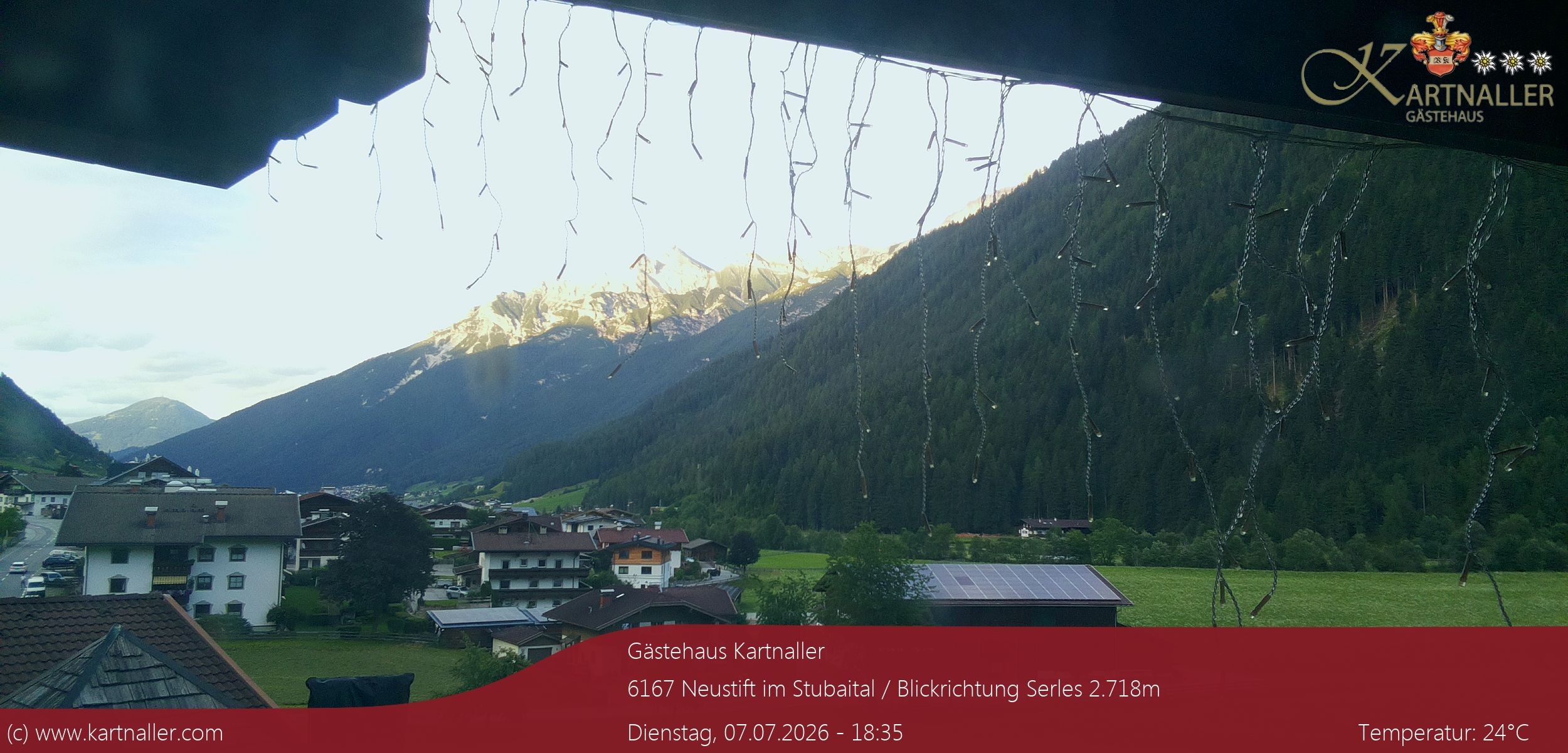 Archiv Foto Webcam Blick Neustift und Serles / Stubaital