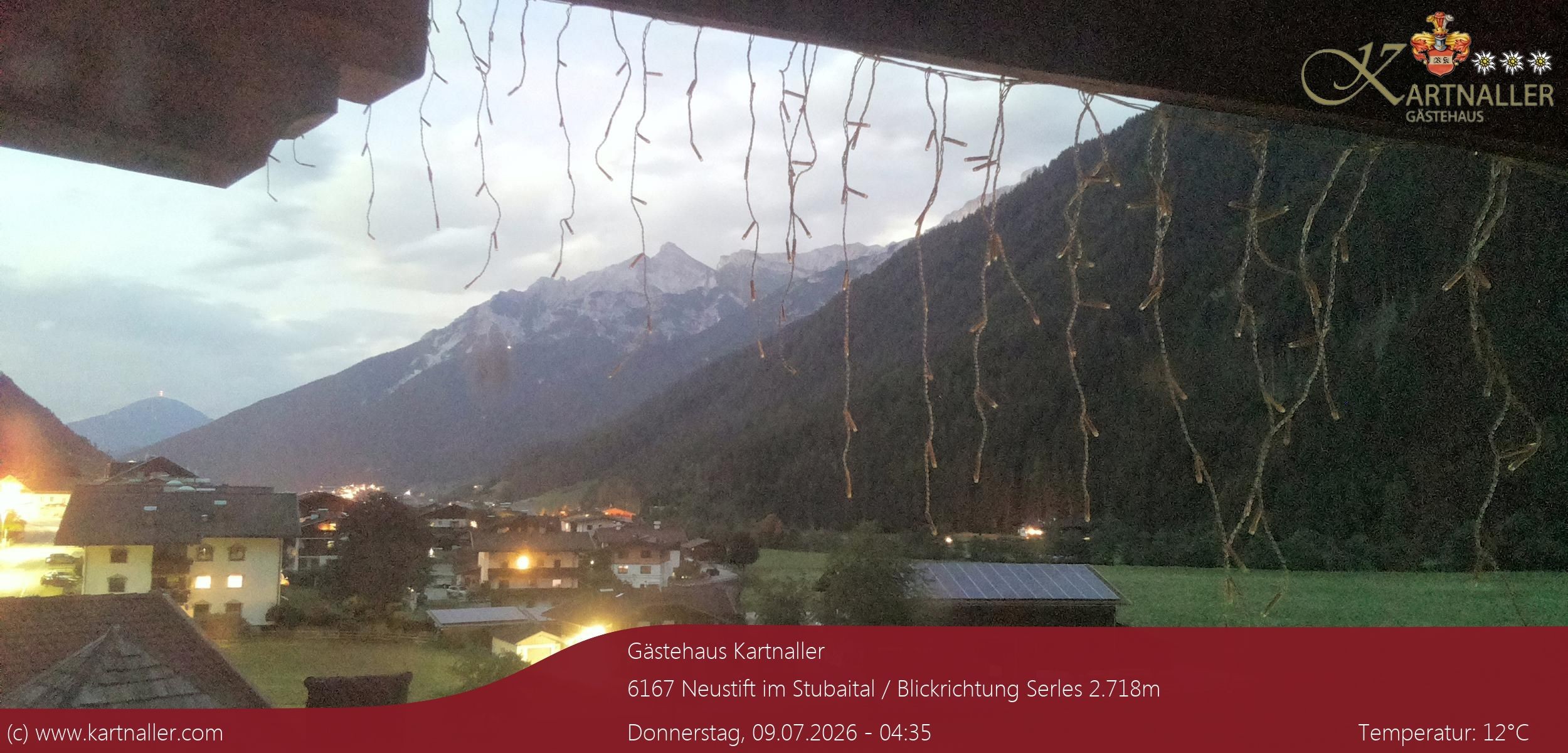 Archiv Foto Webcam Blick Neustift und Serles / Stubaital