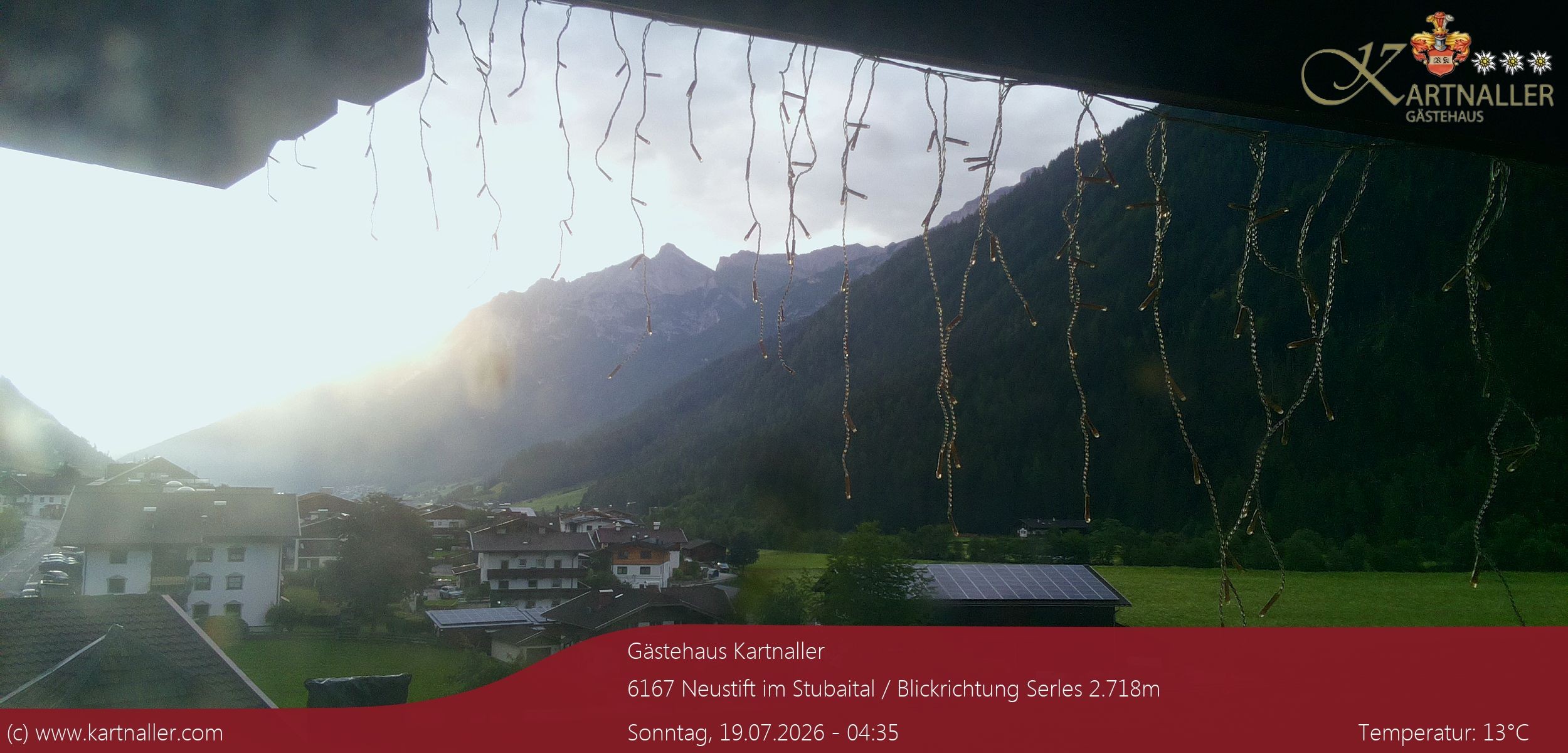 Archiv Foto Webcam Blick Neustift und Serles / Stubaital
