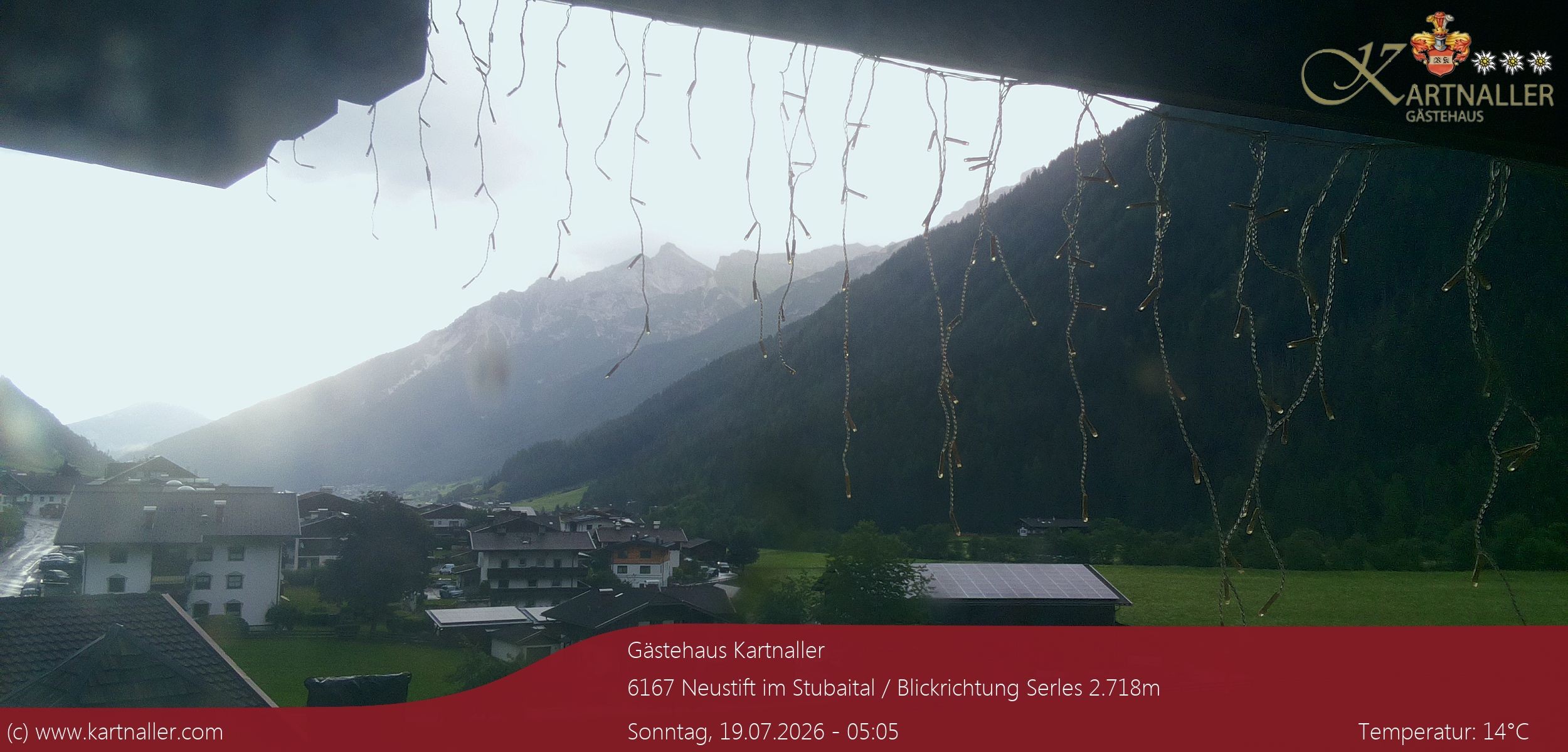 Archiv Foto Webcam Blick Neustift und Serles / Stubaital