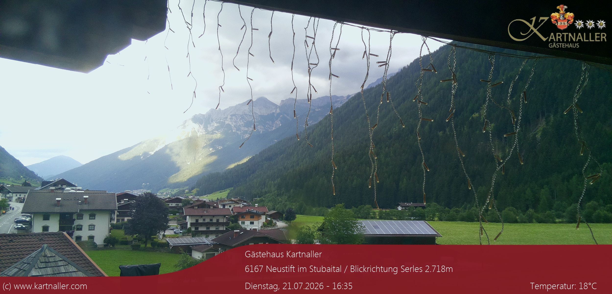 Archiv Foto Webcam Blick Neustift und Serles / Stubaital