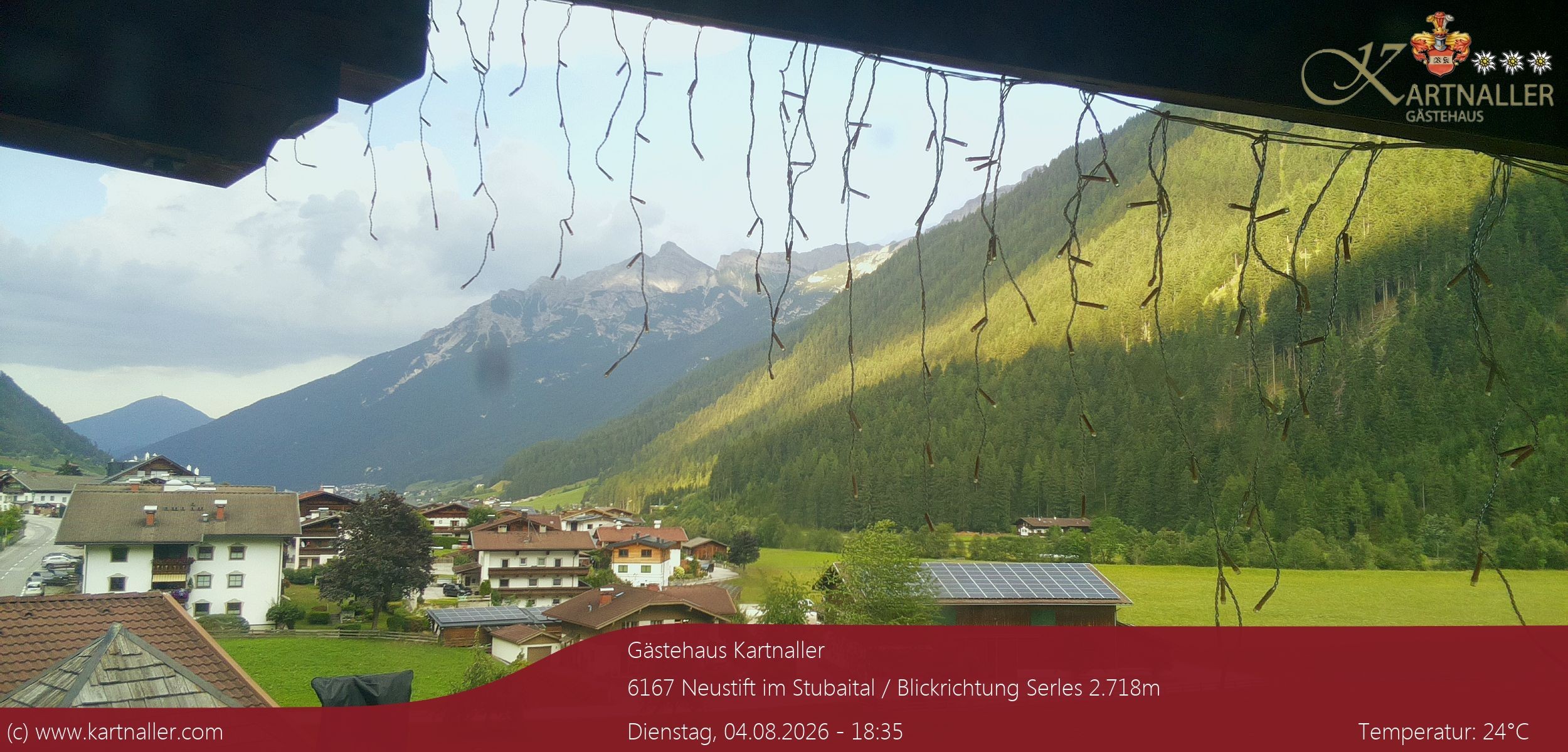 Archiv Foto Webcam Blick Neustift und Serles / Stubaital