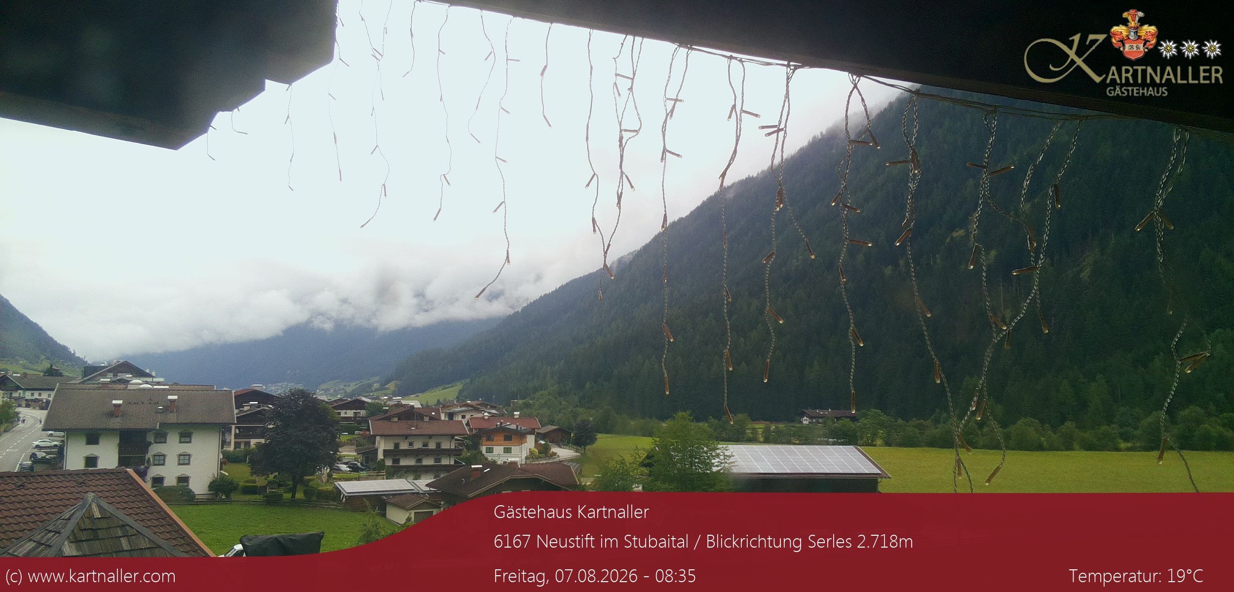 Archiv Foto Webcam Blick Neustift und Serles / Stubaital