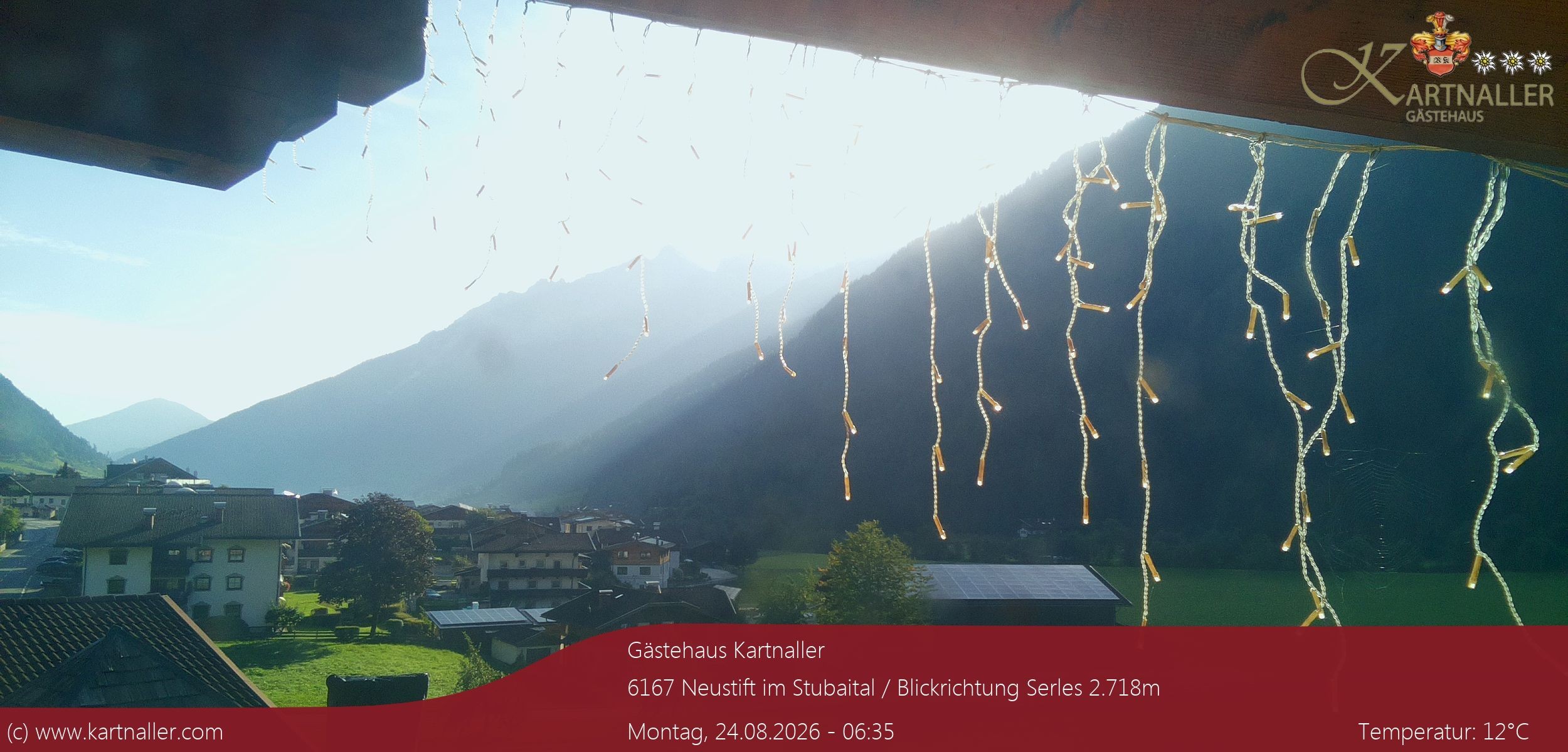 Archiv Foto Webcam Blick Neustift und Serles / Stubaital