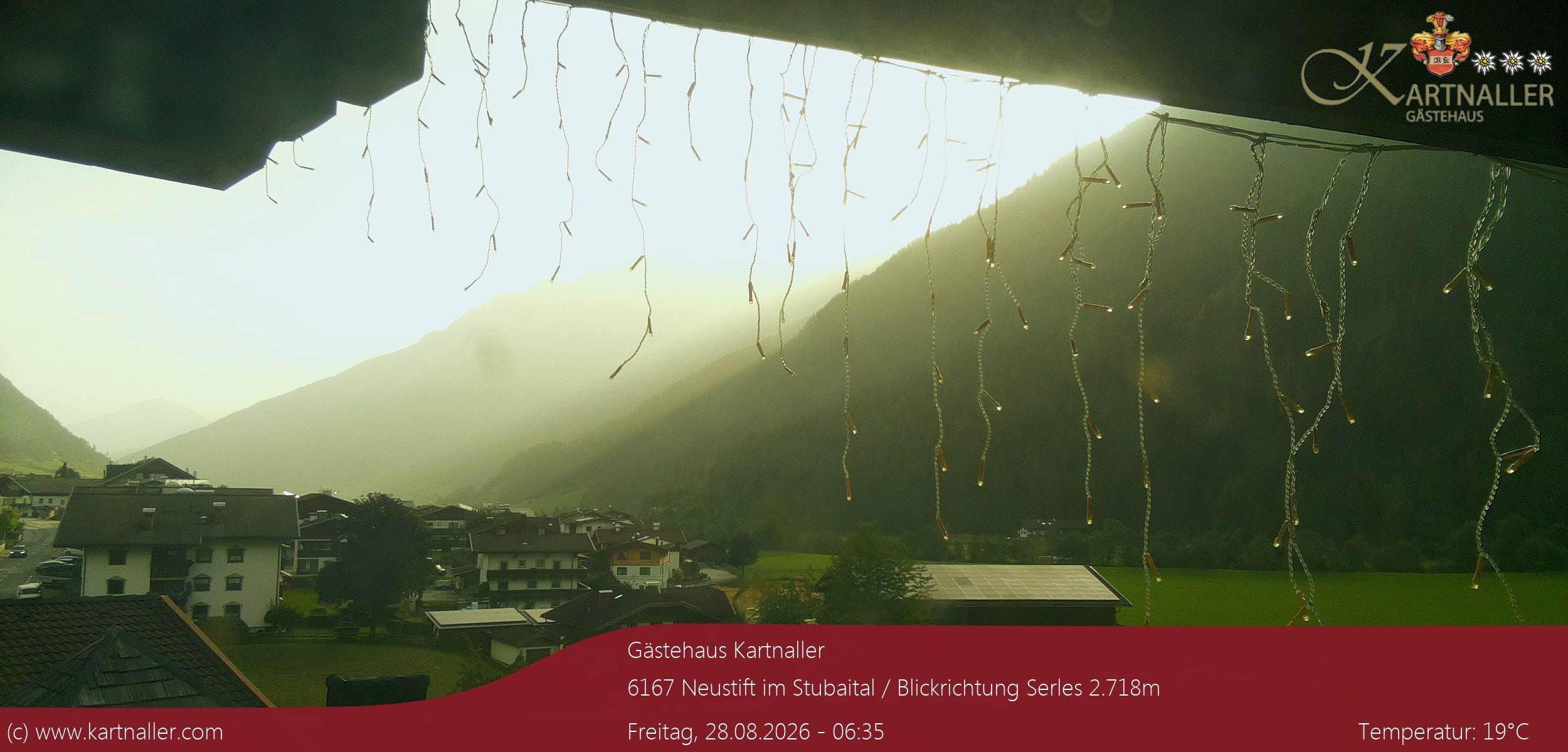 Archiv Foto Webcam Blick Neustift und Serles / Stubaital