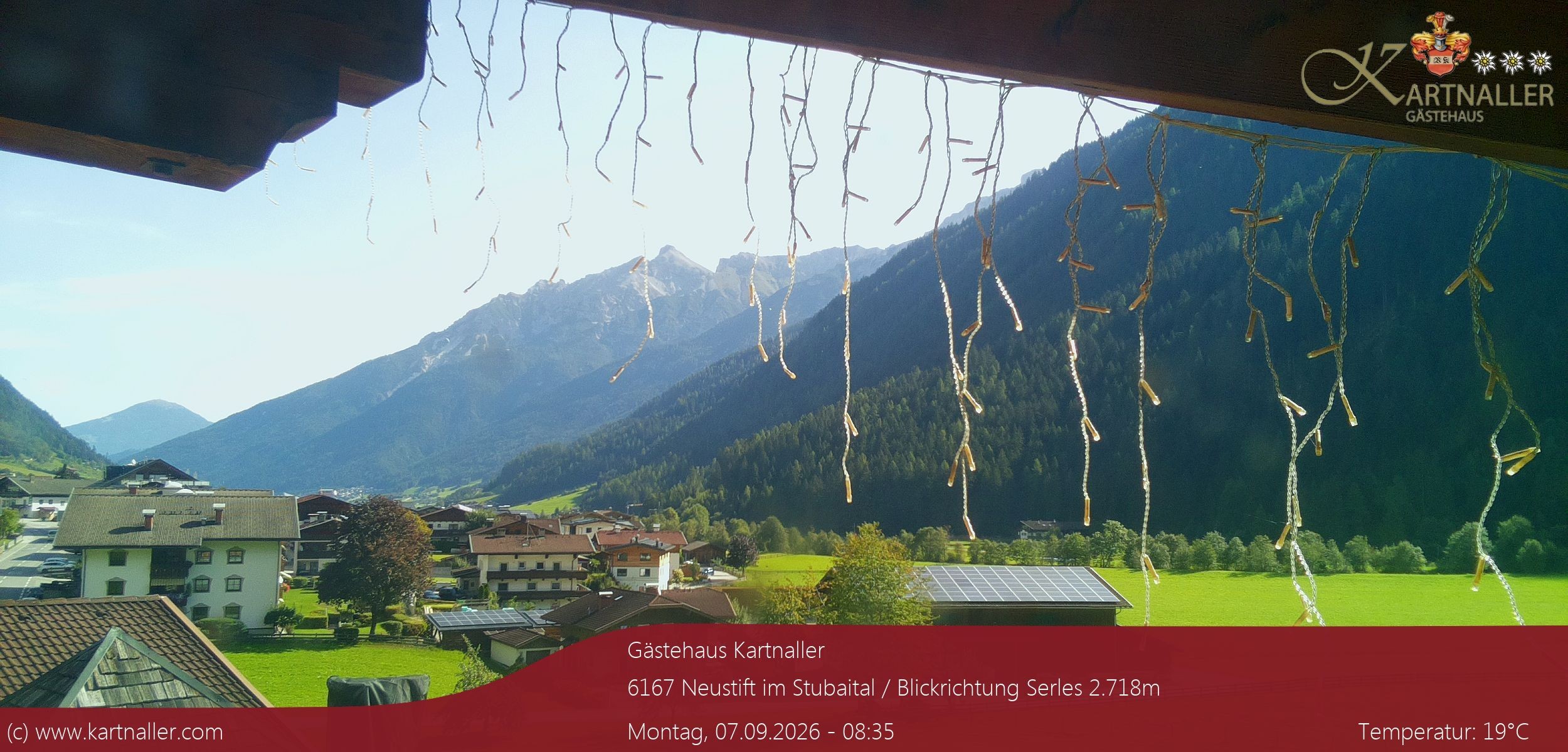 Archiv Foto Webcam Blick Neustift und Serles / Stubaital