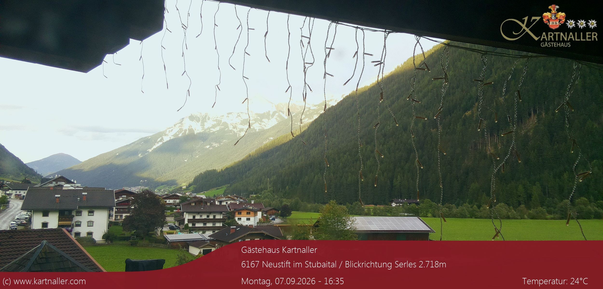 Archiv Foto Webcam Blick Neustift und Serles / Stubaital