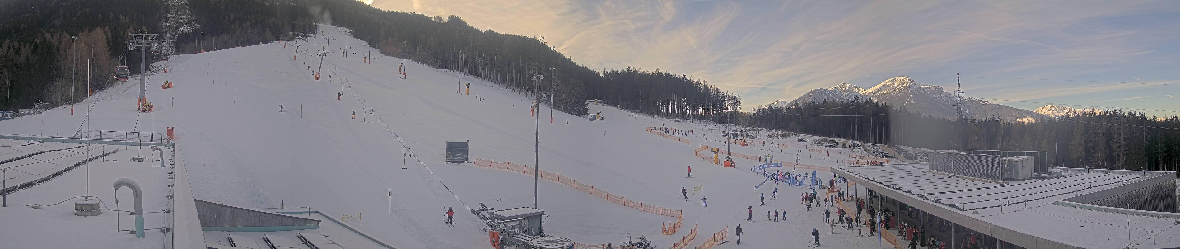 Archiv Foto Webcam Patscherkofel Talstation