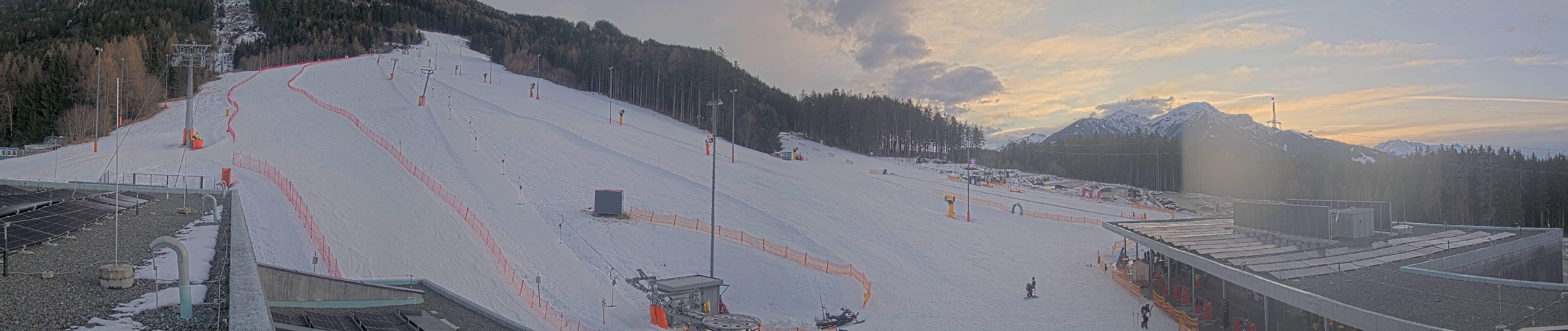 Archiv Foto Webcam Patscherkofel Talstation