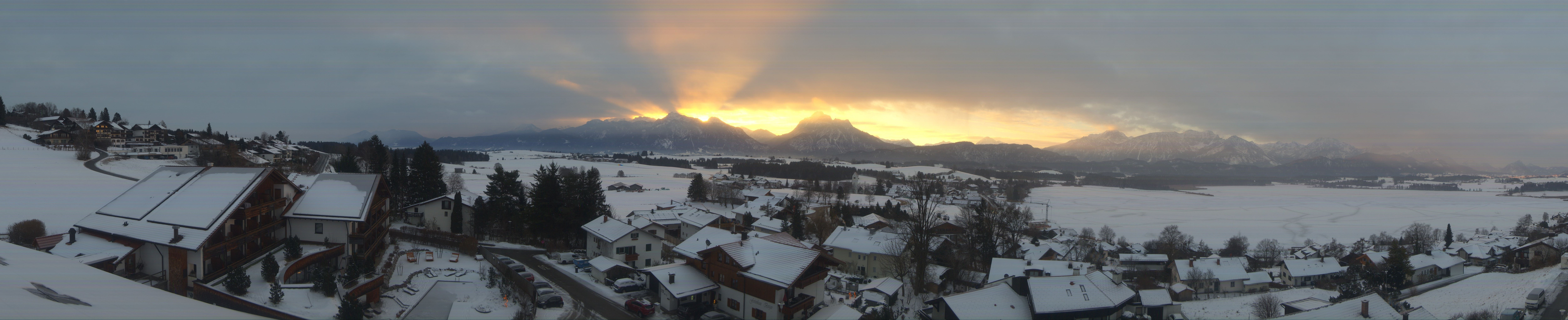Archived image Webcam Hopfensee - View to Neuschwanstein Castle