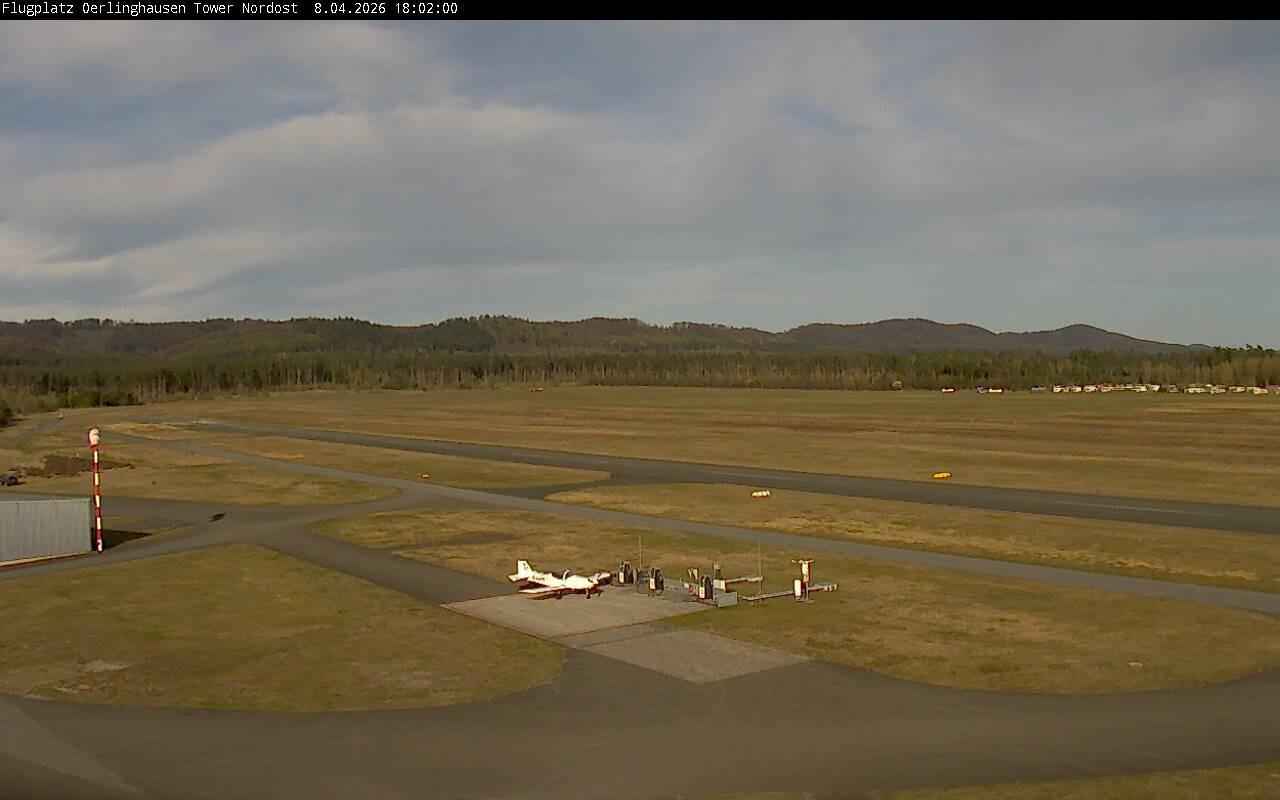 Archiv Foto Webcam Flugplatz Oerlinghausen (Vorfeld Motorflug)