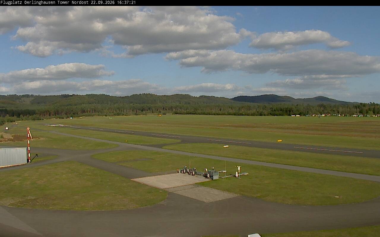 Archiv Foto Webcam Flugplatz Oerlinghausen (Vorfeld Motorflug)