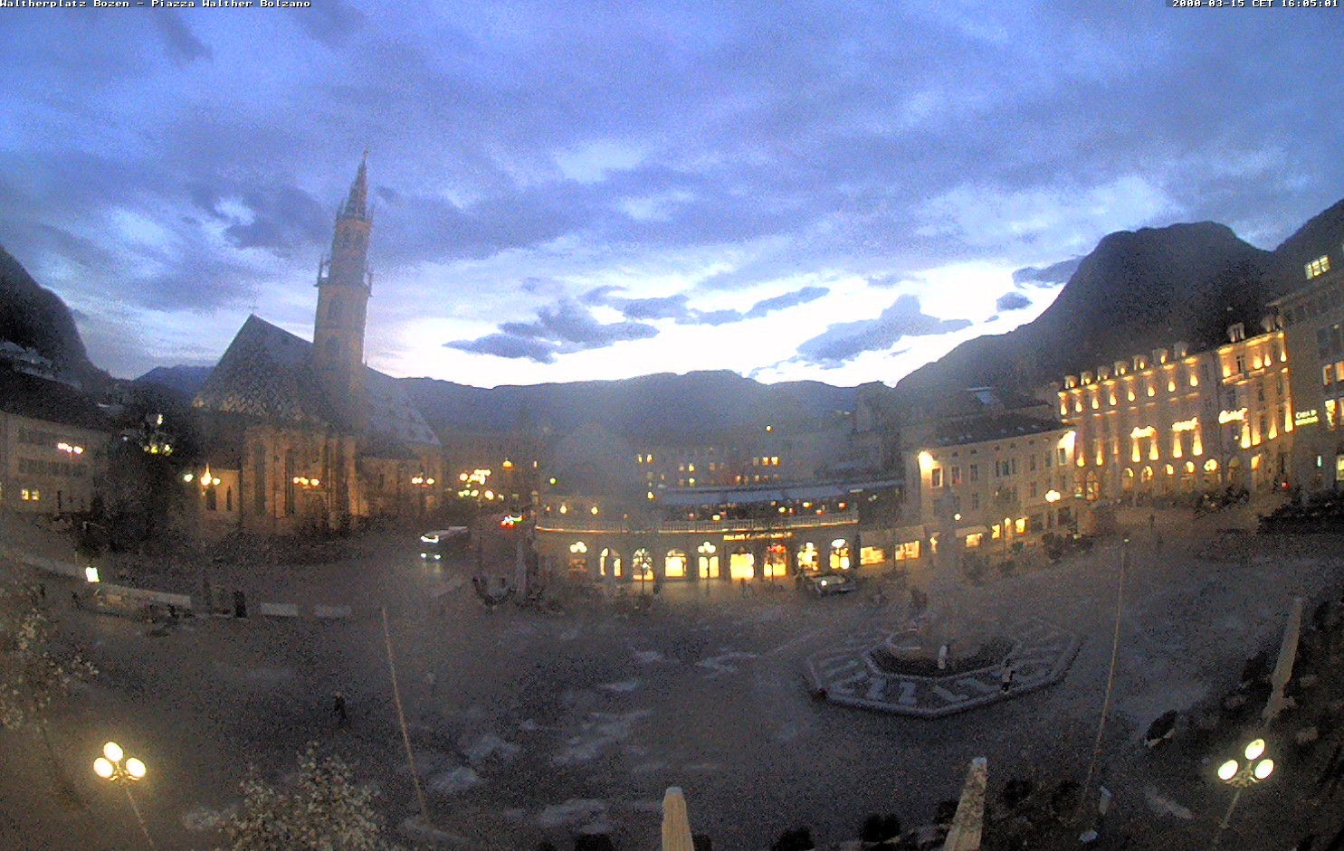 Archiv Foto Webcam Waltherplatz Bozen