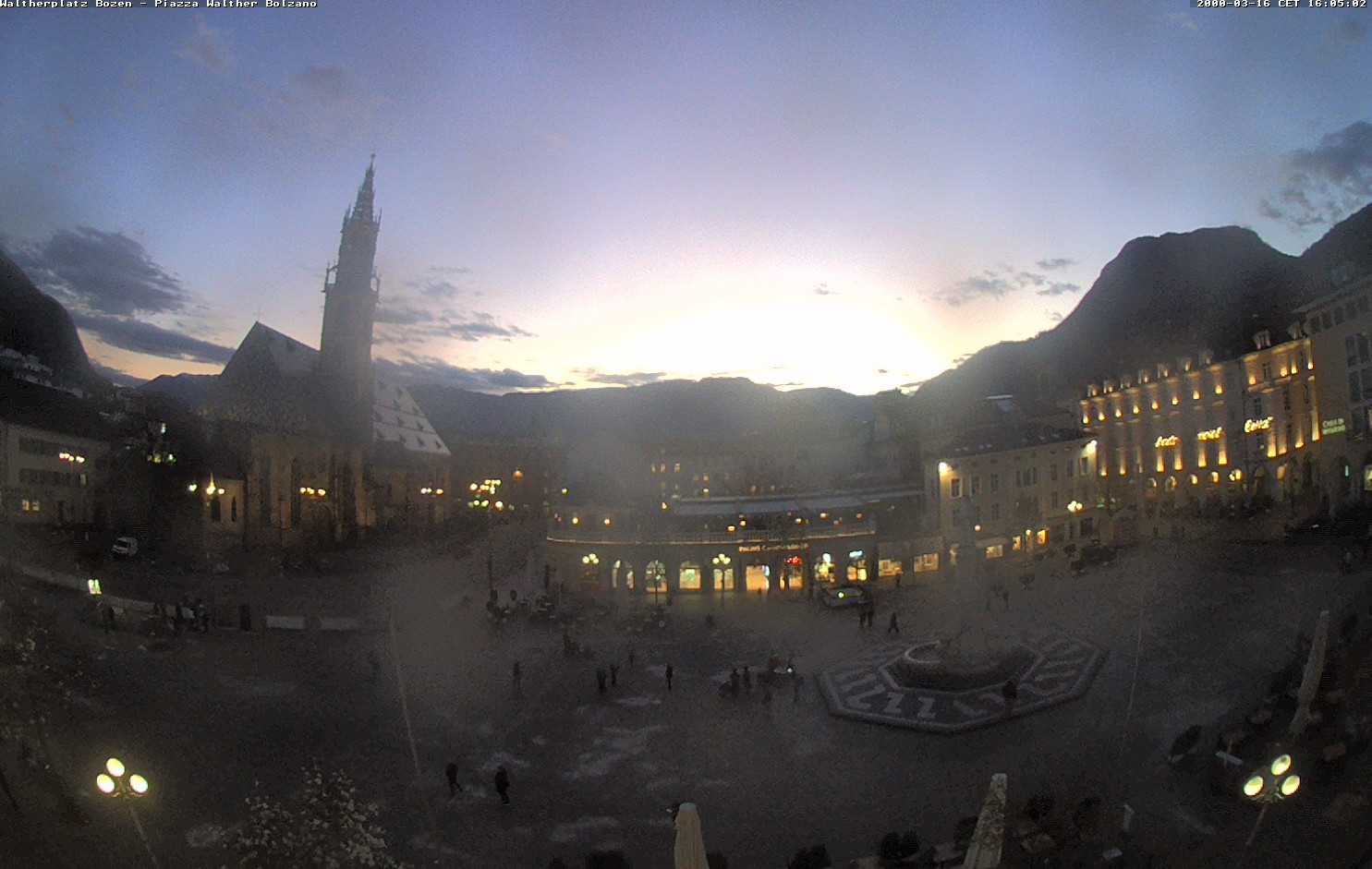 Archiv Foto Webcam Waltherplatz Bozen