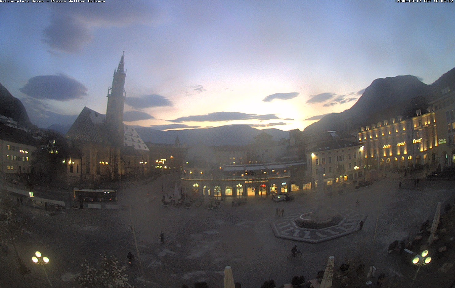 Archiv Foto Webcam Waltherplatz Bozen