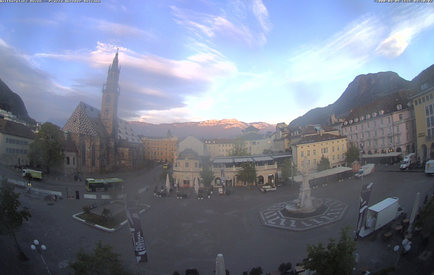 Archiv Foto Webcam Waltherplatz Bozen