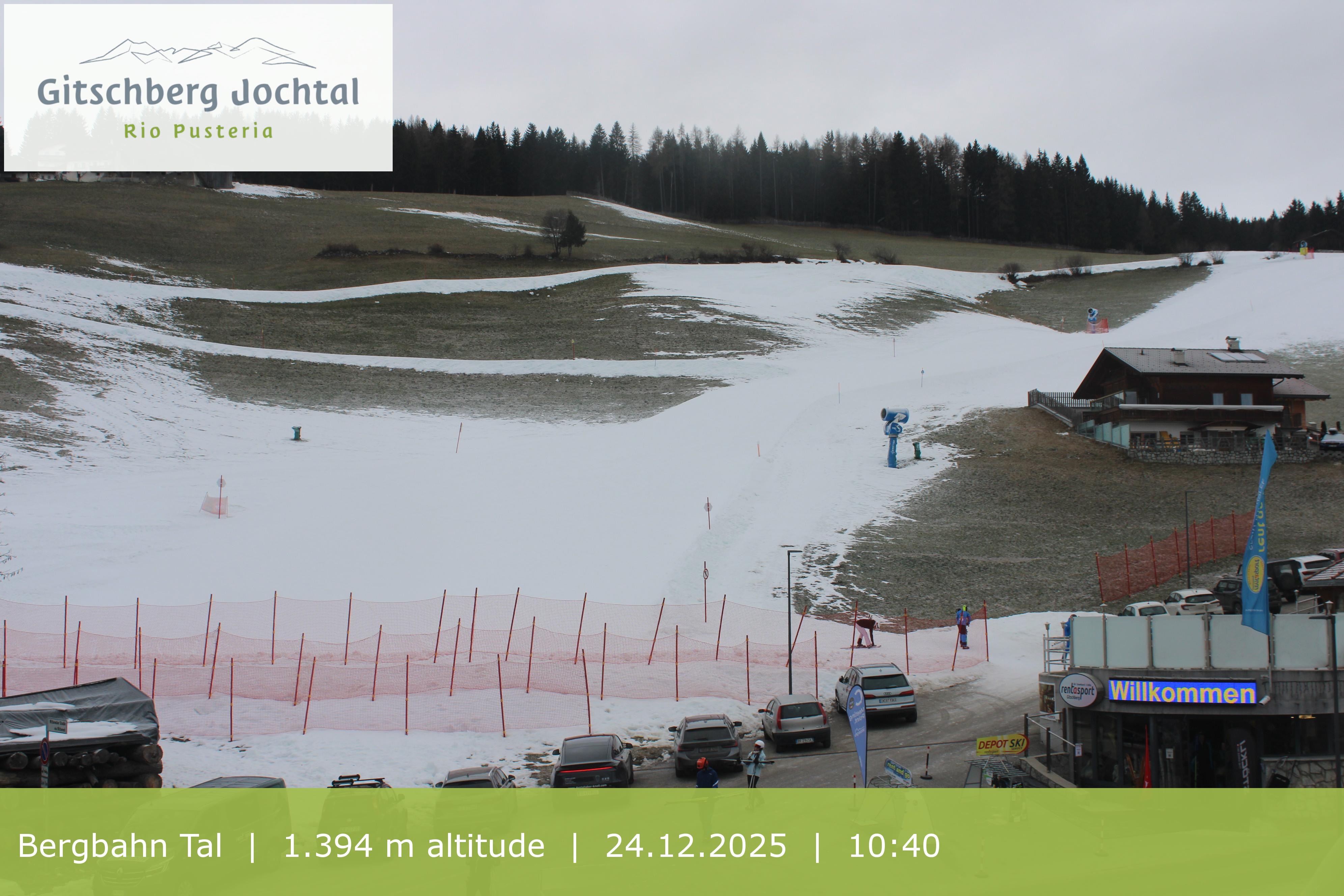 Archiv Foto Webcam Sicht auf die Talstation Meransen in Südtirol