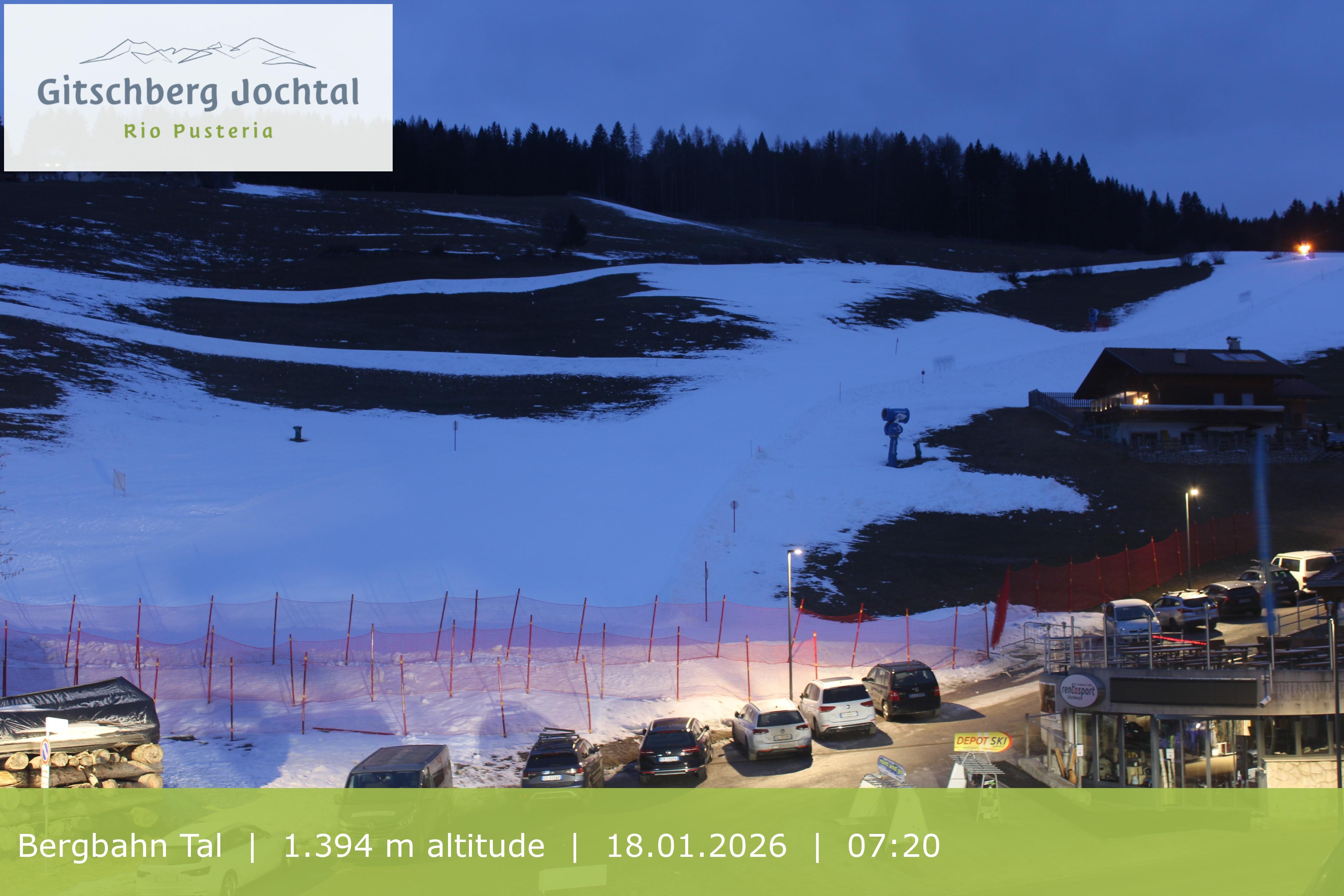 Archiv Foto Webcam Sicht auf die Talstation Meransen in Südtirol