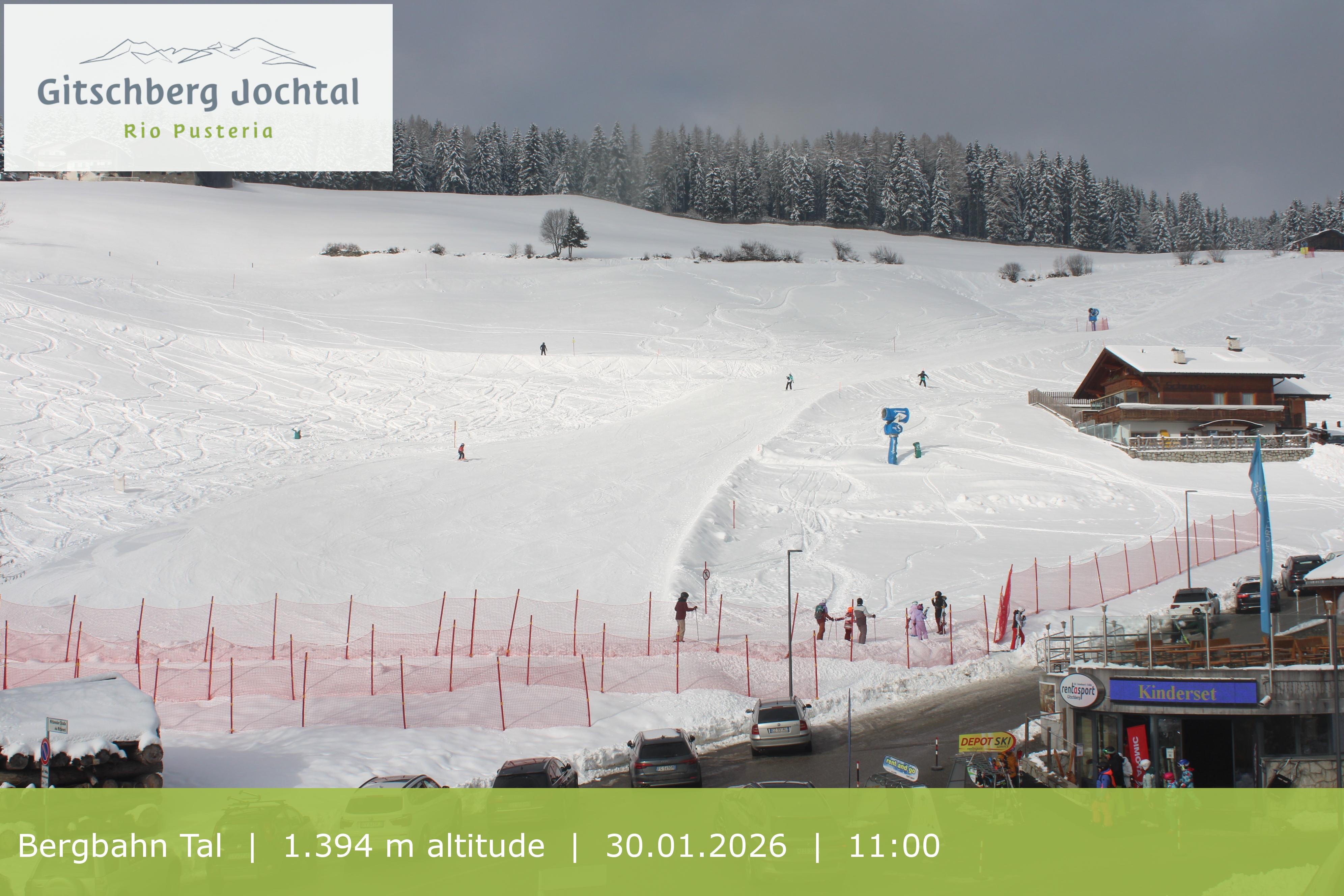 Archiv Foto Webcam Sicht auf die Talstation Meransen in Südtirol