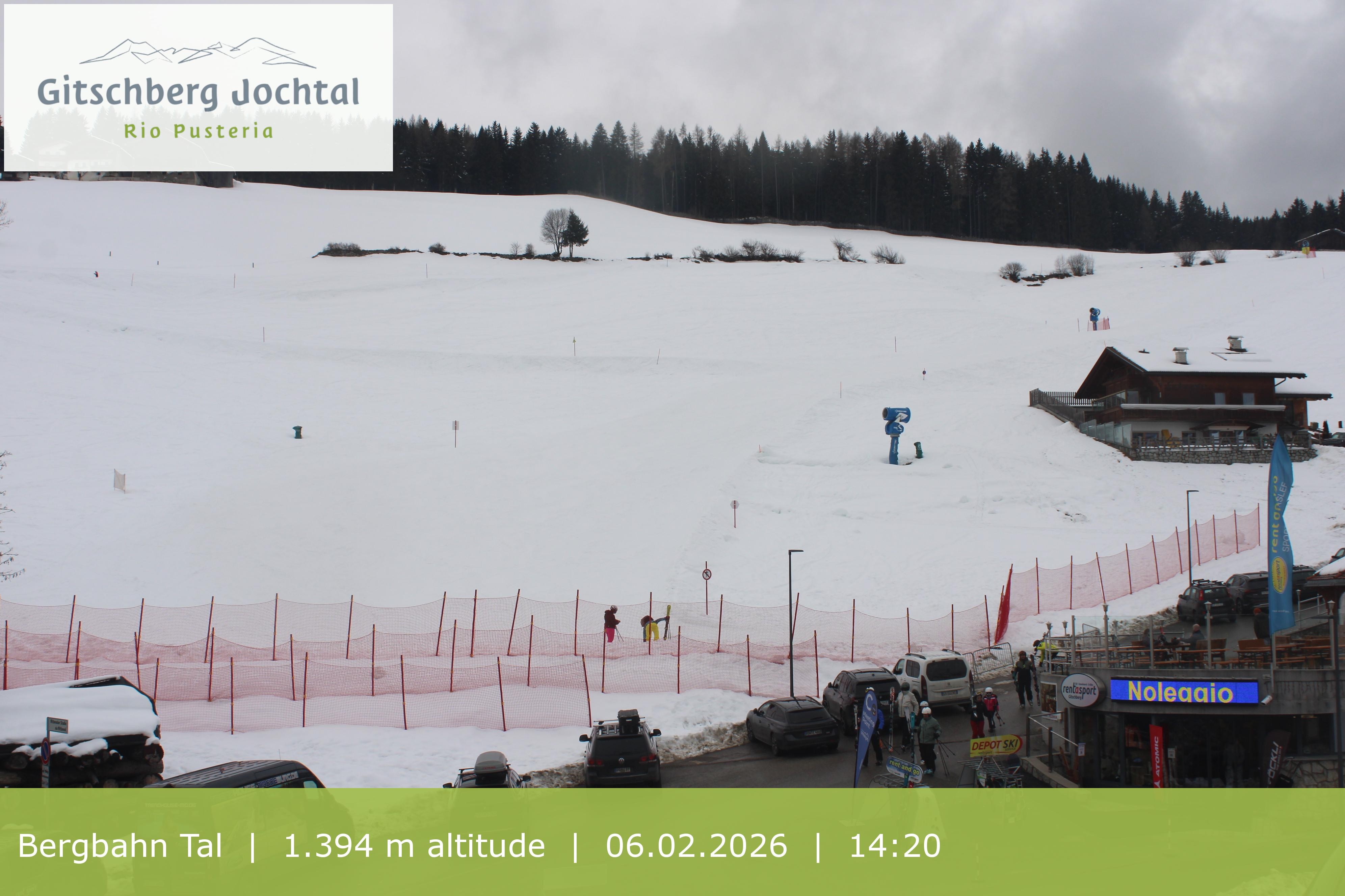 Archiv Foto Webcam Sicht auf die Talstation Meransen in Südtirol